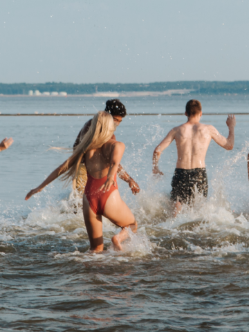 Why Spanish Women Air-Dry This Body Part That American Women Hide Immediately, How Spanish Families Behave at Beaches vs American Family Boundaries