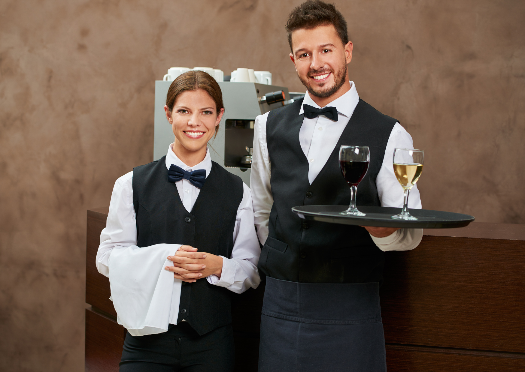 The American Smile That Confuses European Waiters 2 American Smile That Confuses European Waiters
