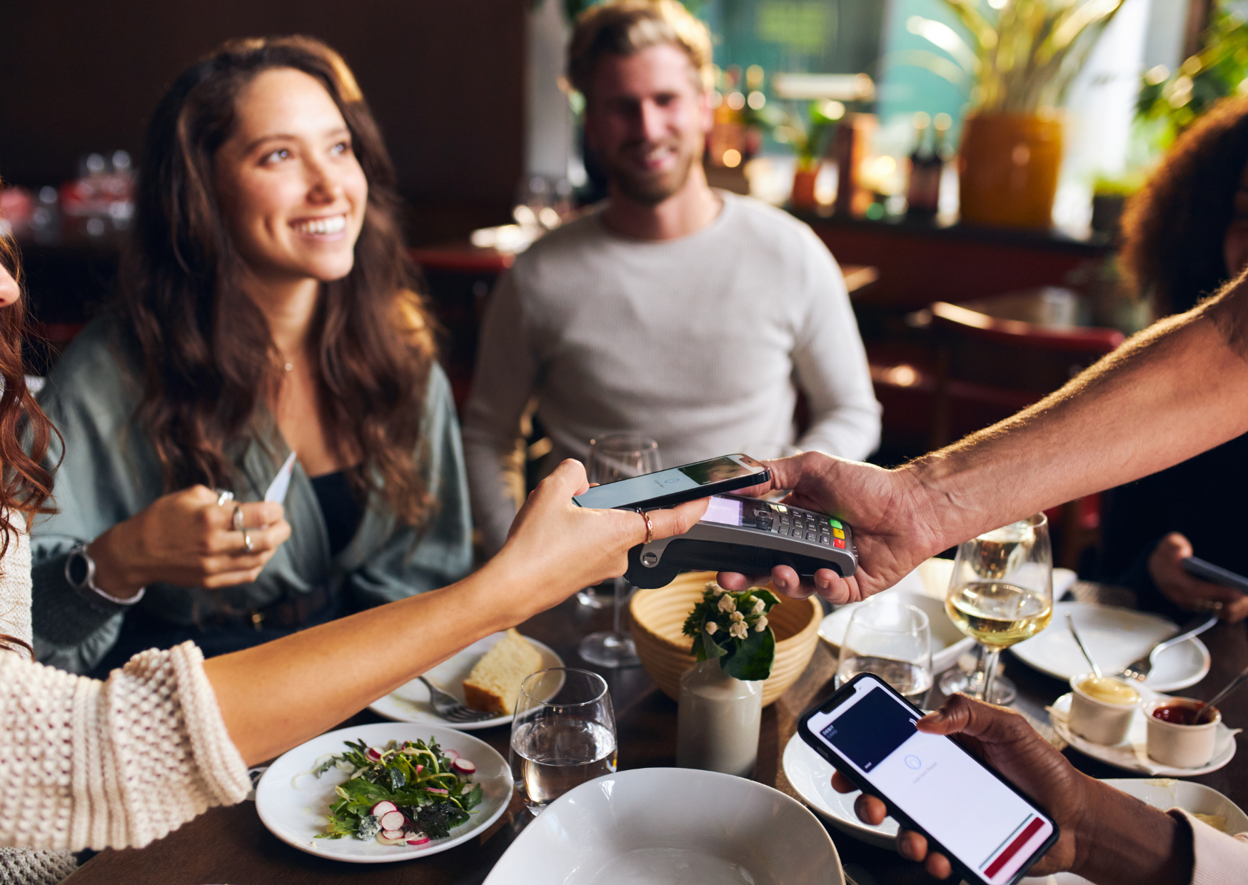 The Restaurant Bill Rule That Exposes the Biggest Difference Between Americans and Europeans 1 Bill Splitting Method Europeans Use 3