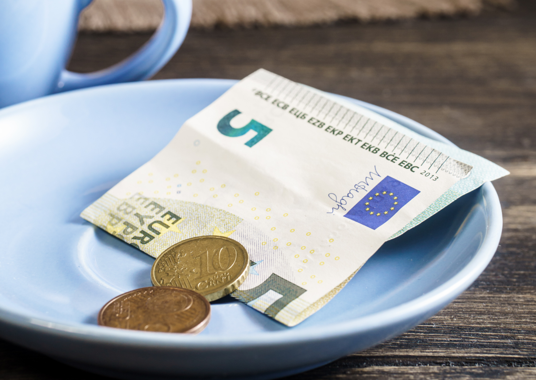 The Restaurant Bill Rule That Exposes the Biggest Difference Between Americans and Europeans 4 Bill Splitting Method Europeans Use 7