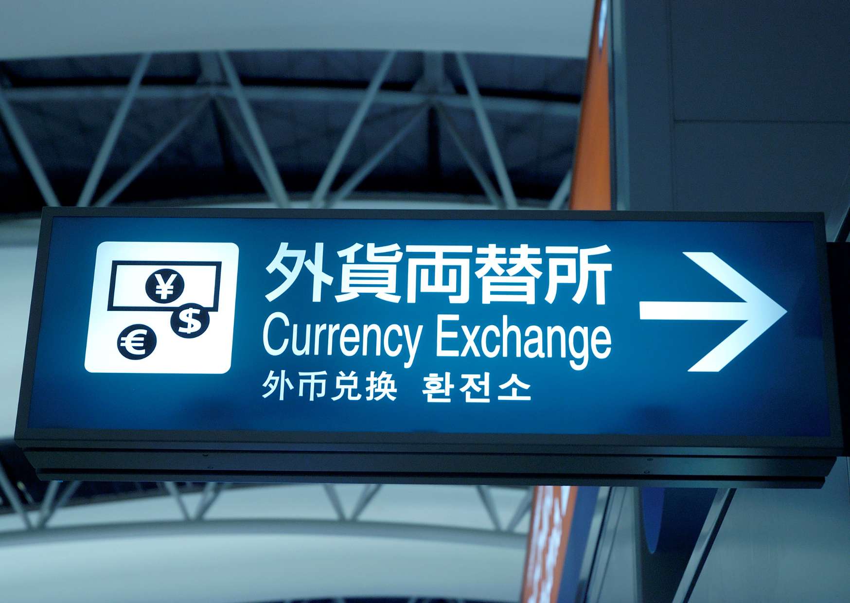 Read This Before You Exchange Money at the Airport 3 Currency Exchange Trick at European Airports 2