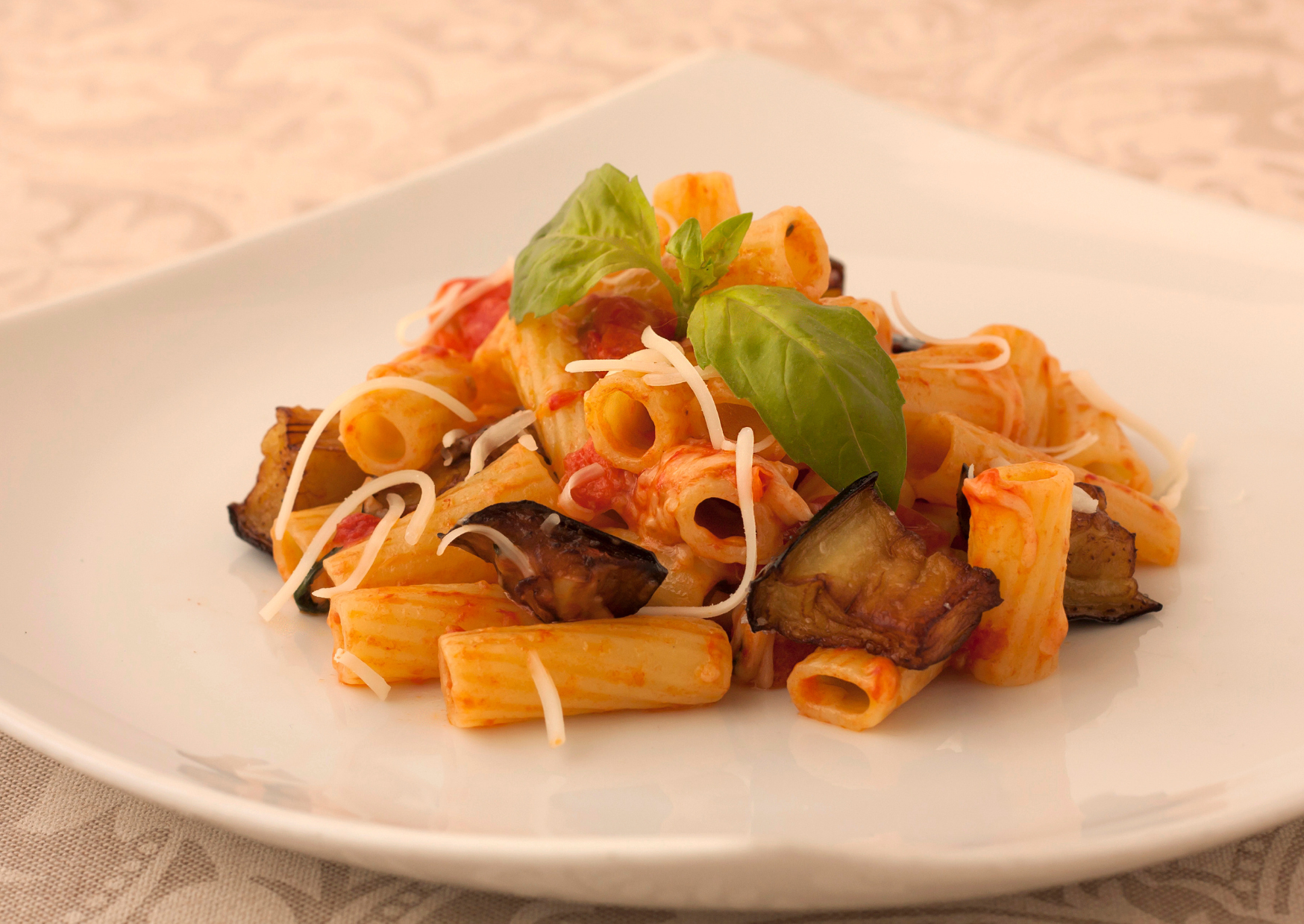 The Secret Sauce Ingredient Sicilian Nonnas Use That Americans Avoid: Why Sicilian Nonnas Put a Lemon Leaf in Tomato Sauce 4 sicilian sauce