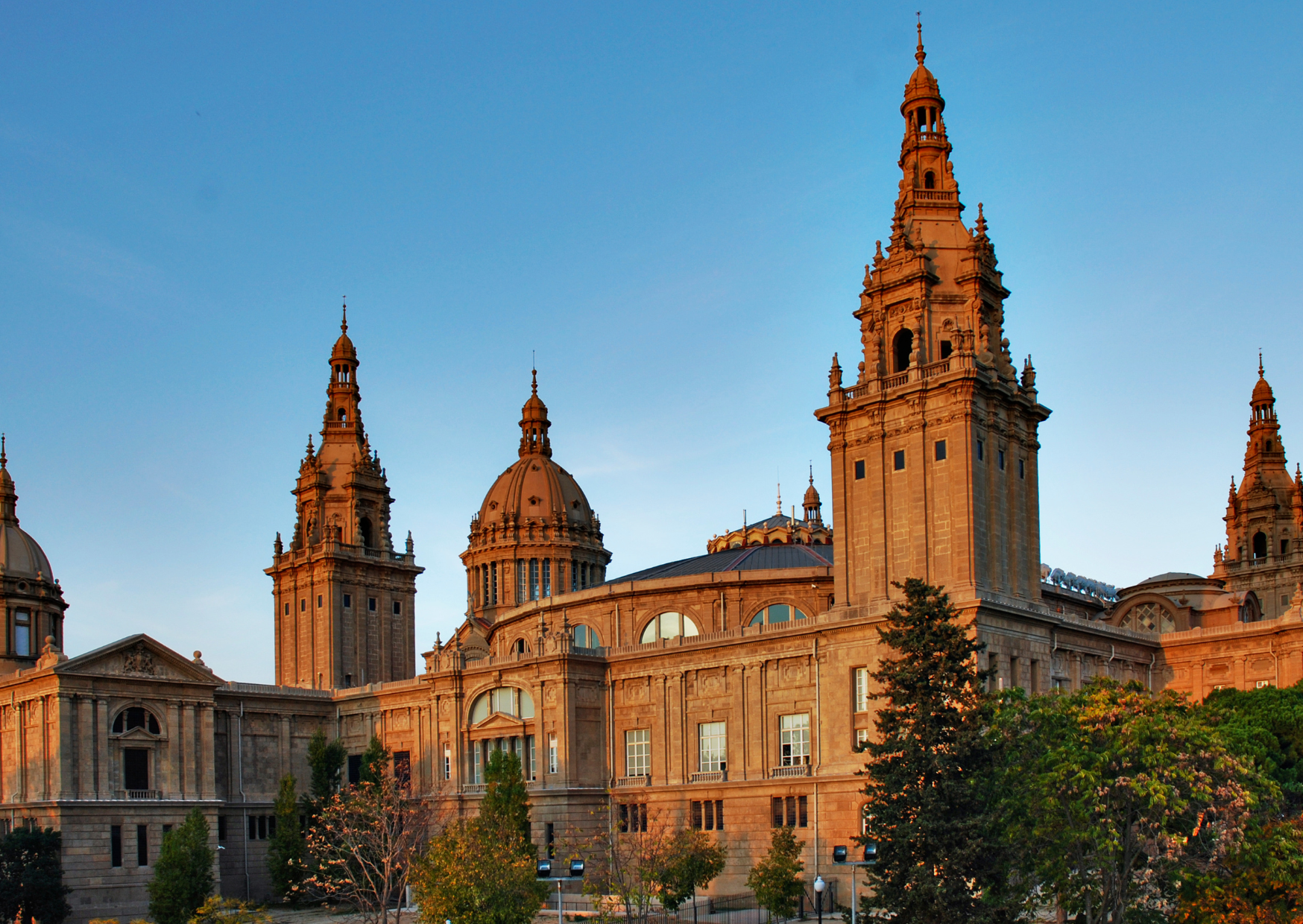The Hidden Trap Behind Barcelona’s “Expat-Friendly” Apartments: Why Americans Who Rent in Barcelona Pay 40% More Than Europeans for the Same Apartment 2 Barcelona 4
