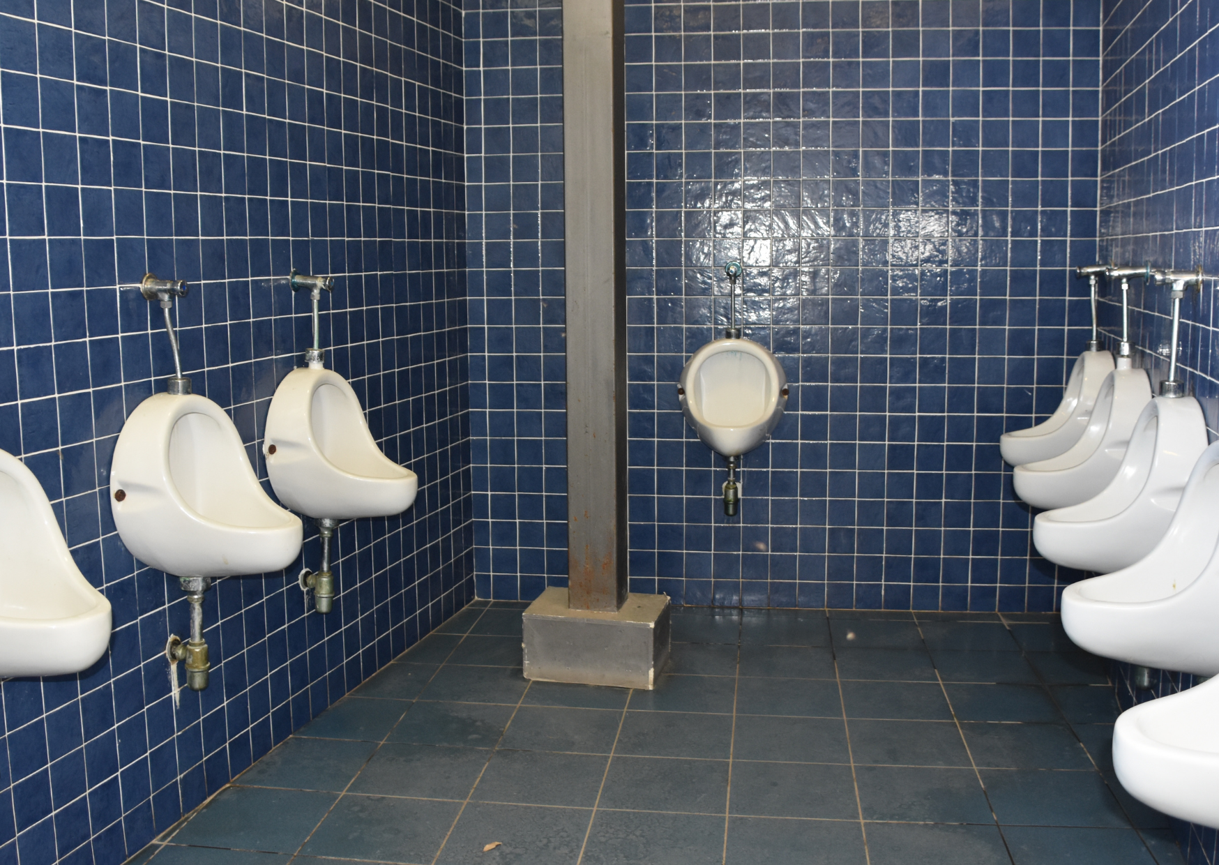 Italian men pee together 3