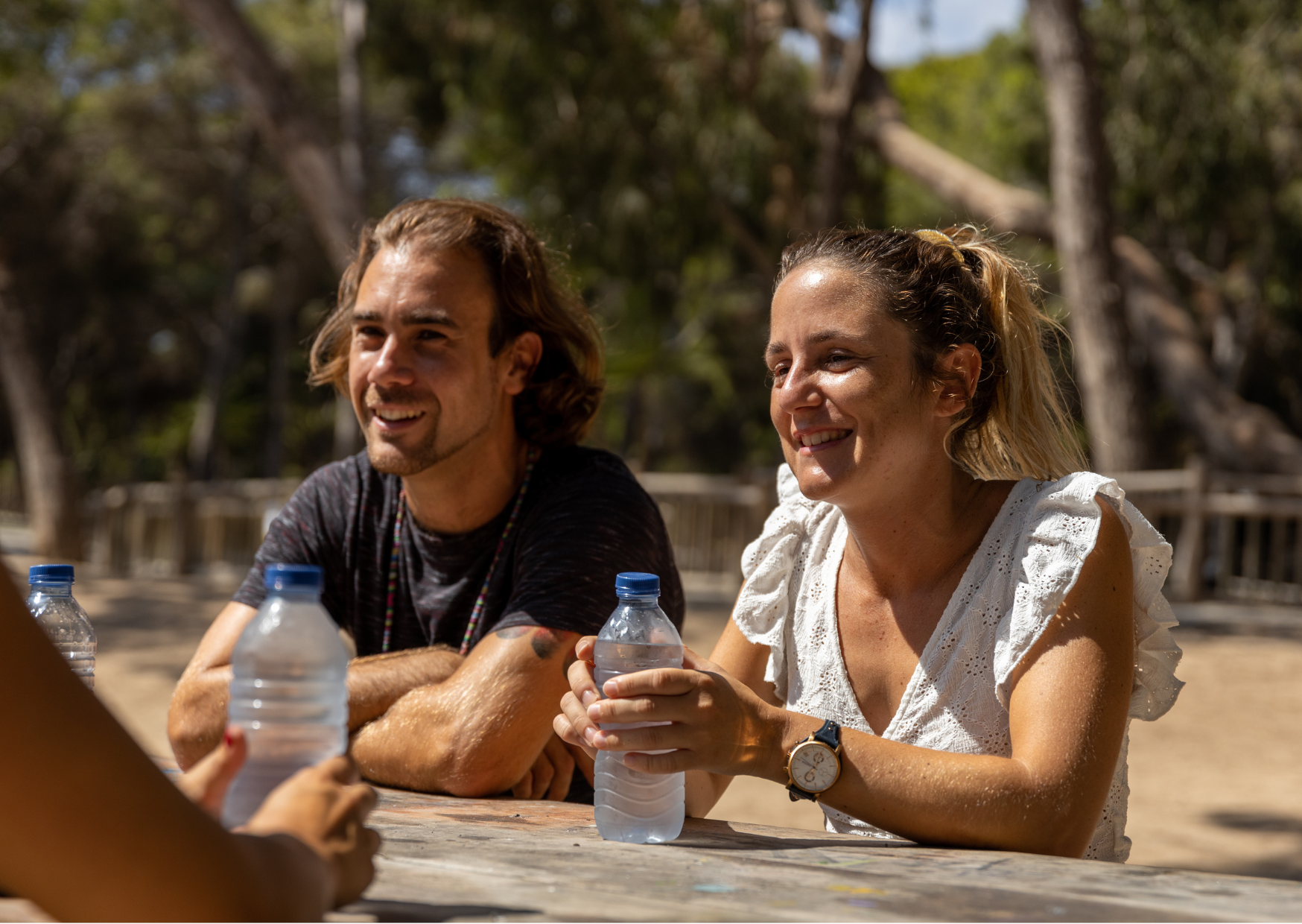 What Europeans Really Think When Americans Smile Too Much: The European Social Rule Americans Learn Too Late 3 american grin