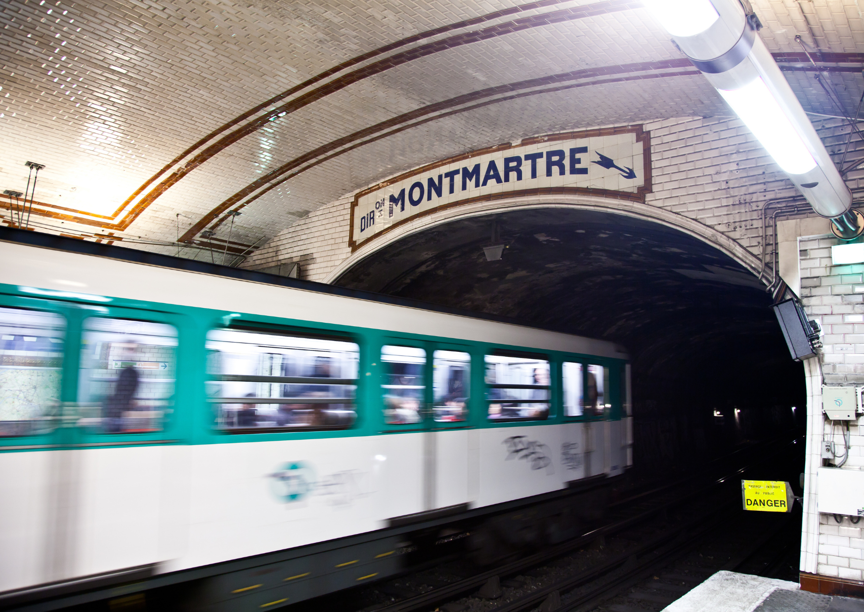 Why Americans Who Jump the Paris Metro Turnstile Get Spotted and Fined Instantly 1 paris Metro 3