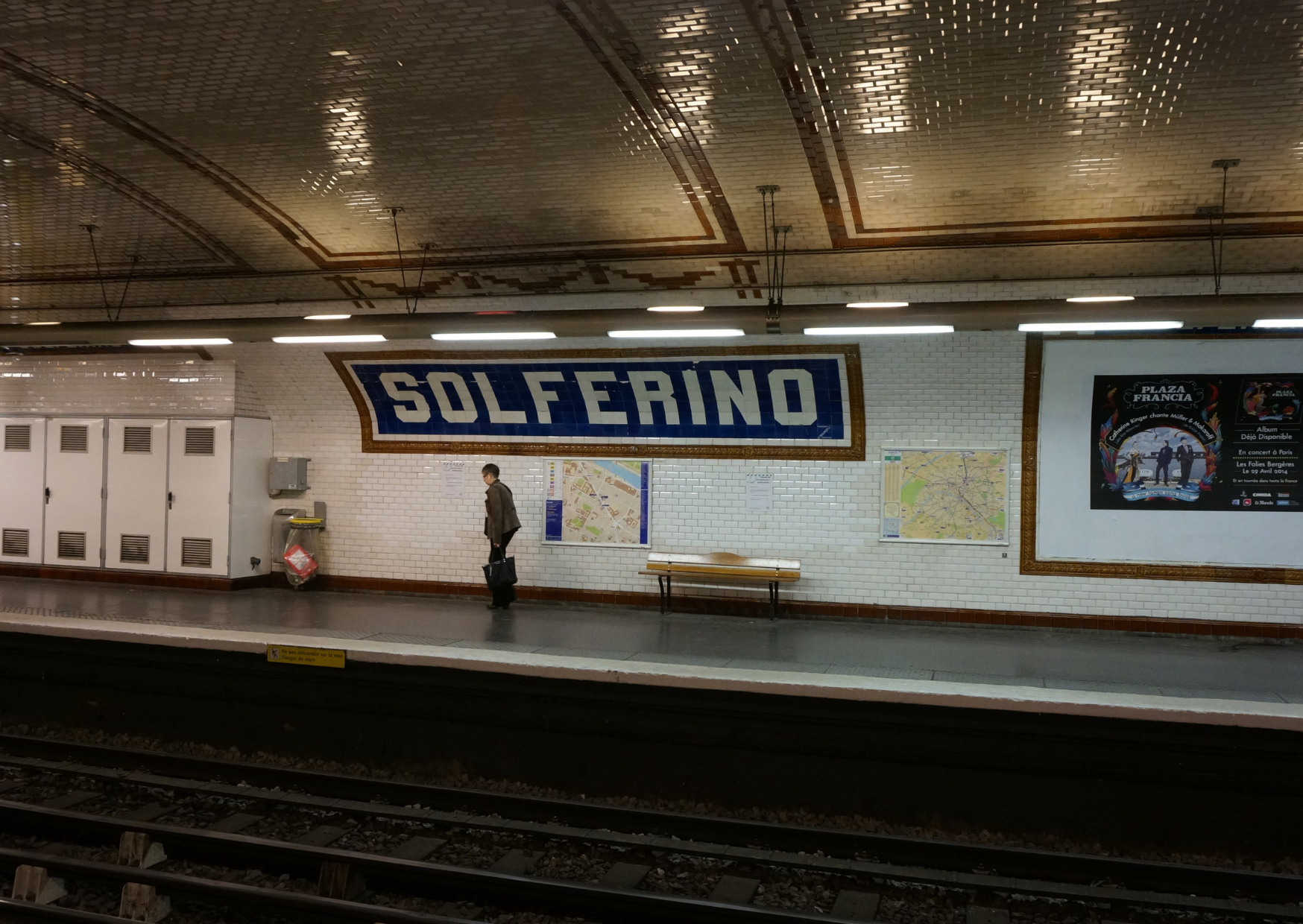 Why Americans Who Jump the Paris Metro Turnstile Get Spotted and Fined Instantly 5 paris Metro 6