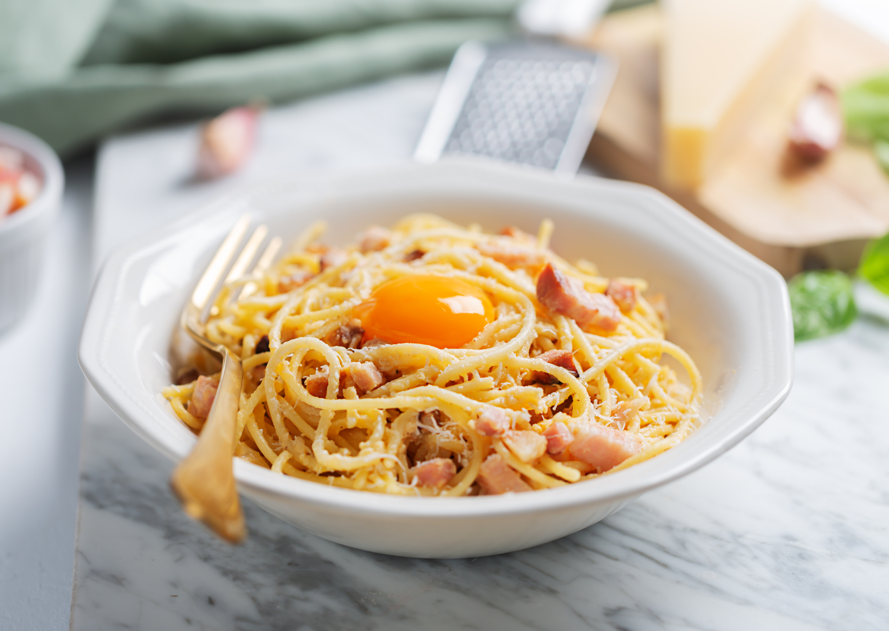 American Restaurants Keep Ruining Carbonara With Cream: Rome Never Needed It 4 Carbonara 5