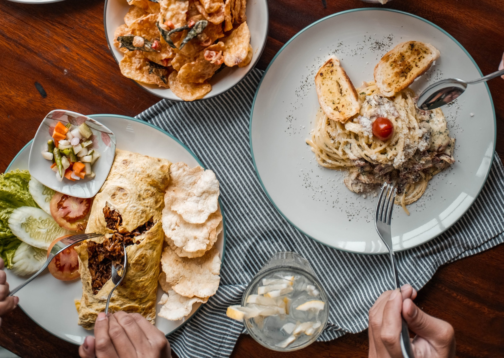 I Stopped Eating Like an American for 30 Days And Lost 12 Pounds: 30 Days of Italian Meal Times Made Me Question Everything About American Diet Culture 3 Italian eating 5