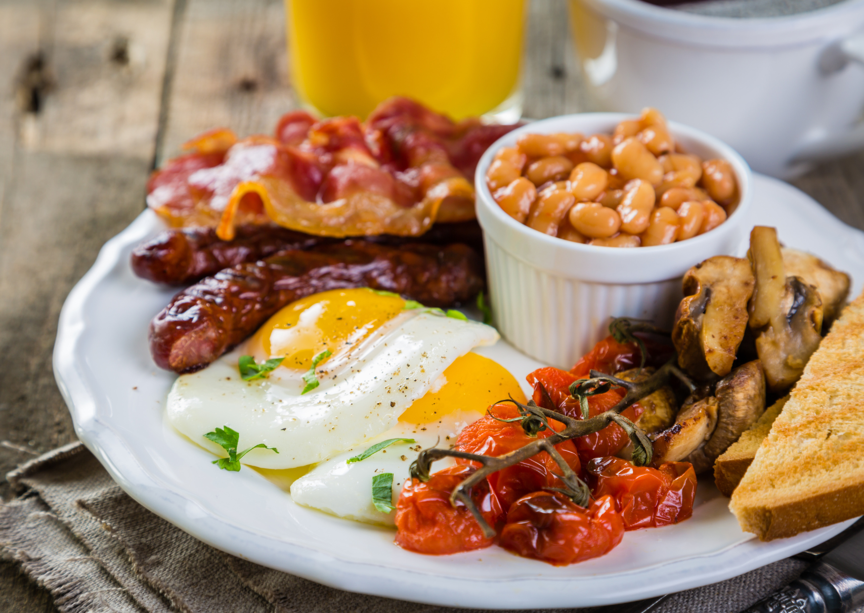 The Full English Breakfast Looks Unhealthy Until You Compare It With an American Breakfast 3 Proper English Breakfast 2