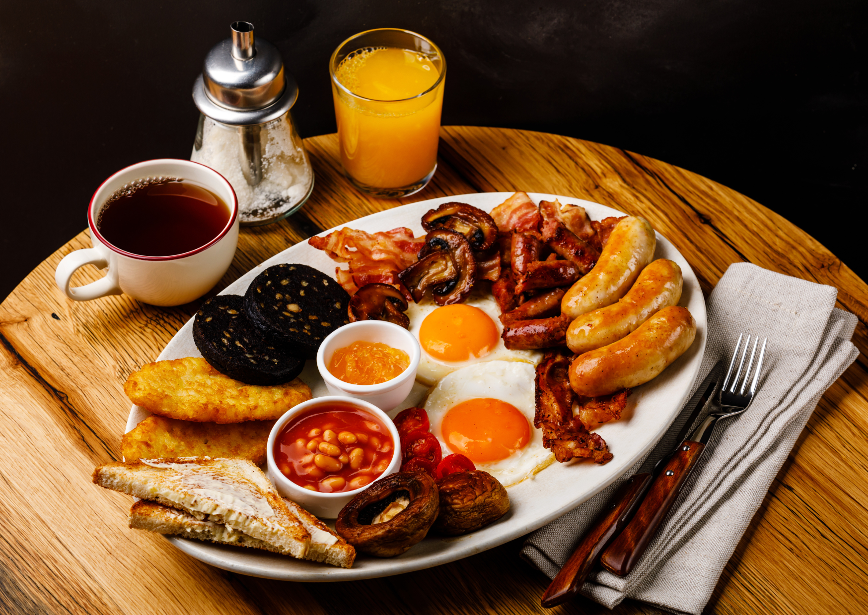 The Full English Breakfast Looks Unhealthy Until You Compare It With an American Breakfast 1 Proper English Breakfast 3