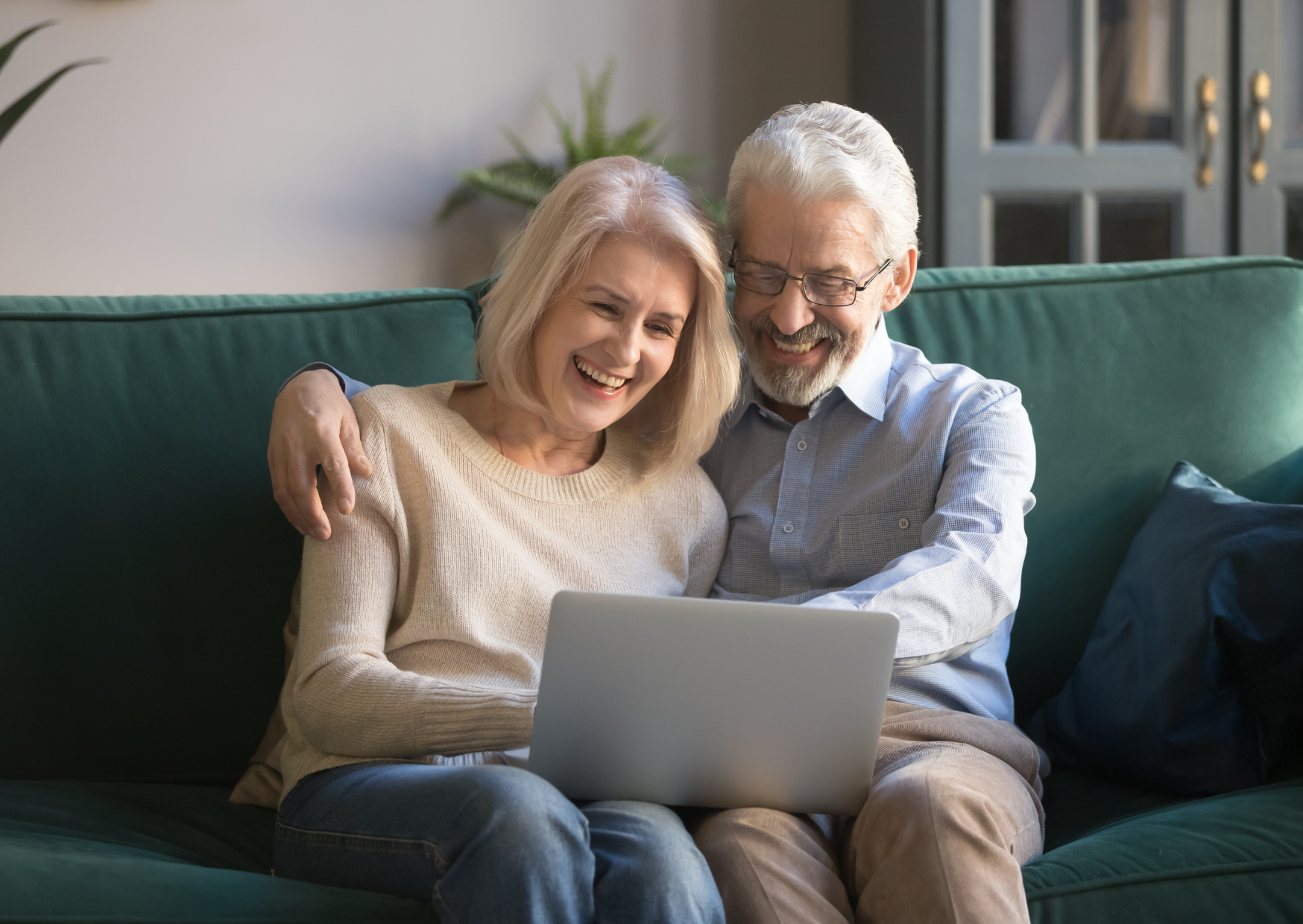 7 Countries Fast-Tracking Americans Over 60, Because the Numbers Reset in January 1 Social Clubs for Retirees in Spain 2
