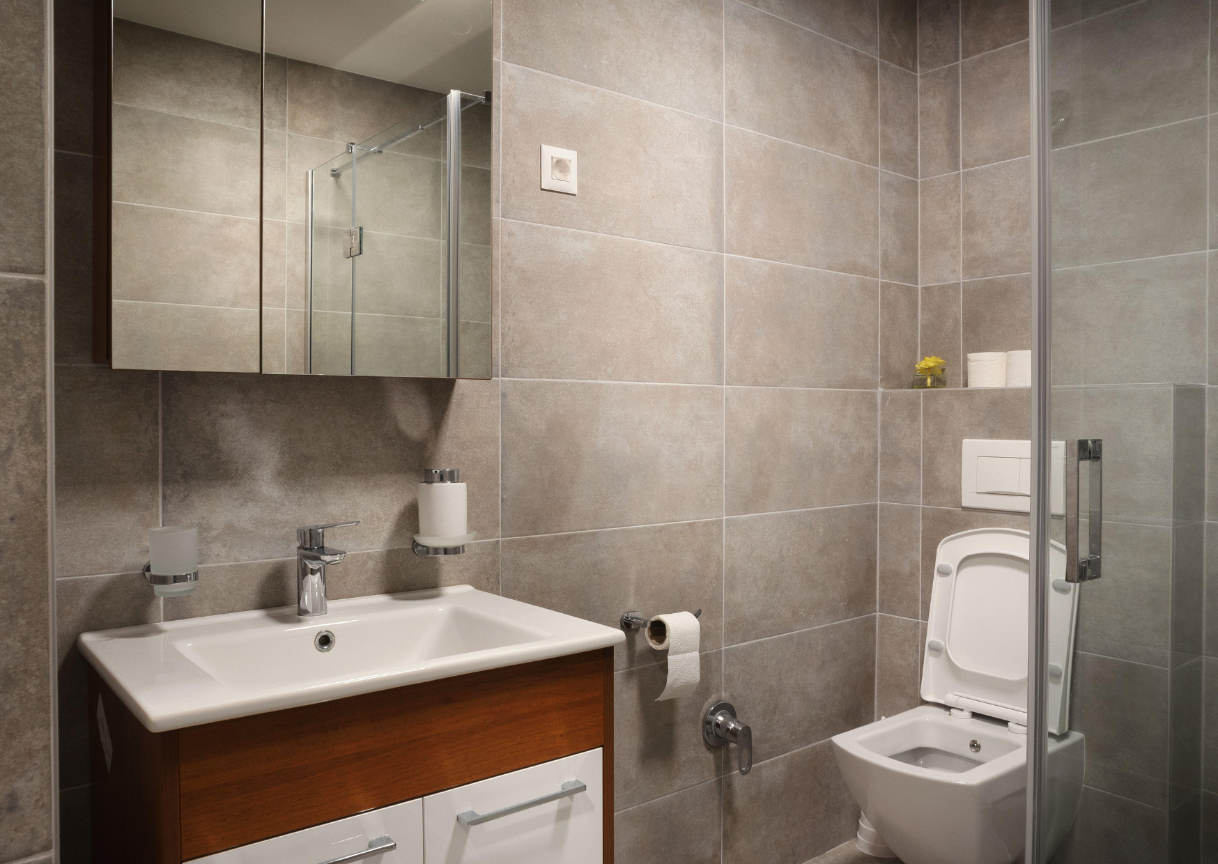 Why Spanish Bathrooms Have No Shower Curtains and Floors Stay Dry 3 Spanish Bathrooms 5 1