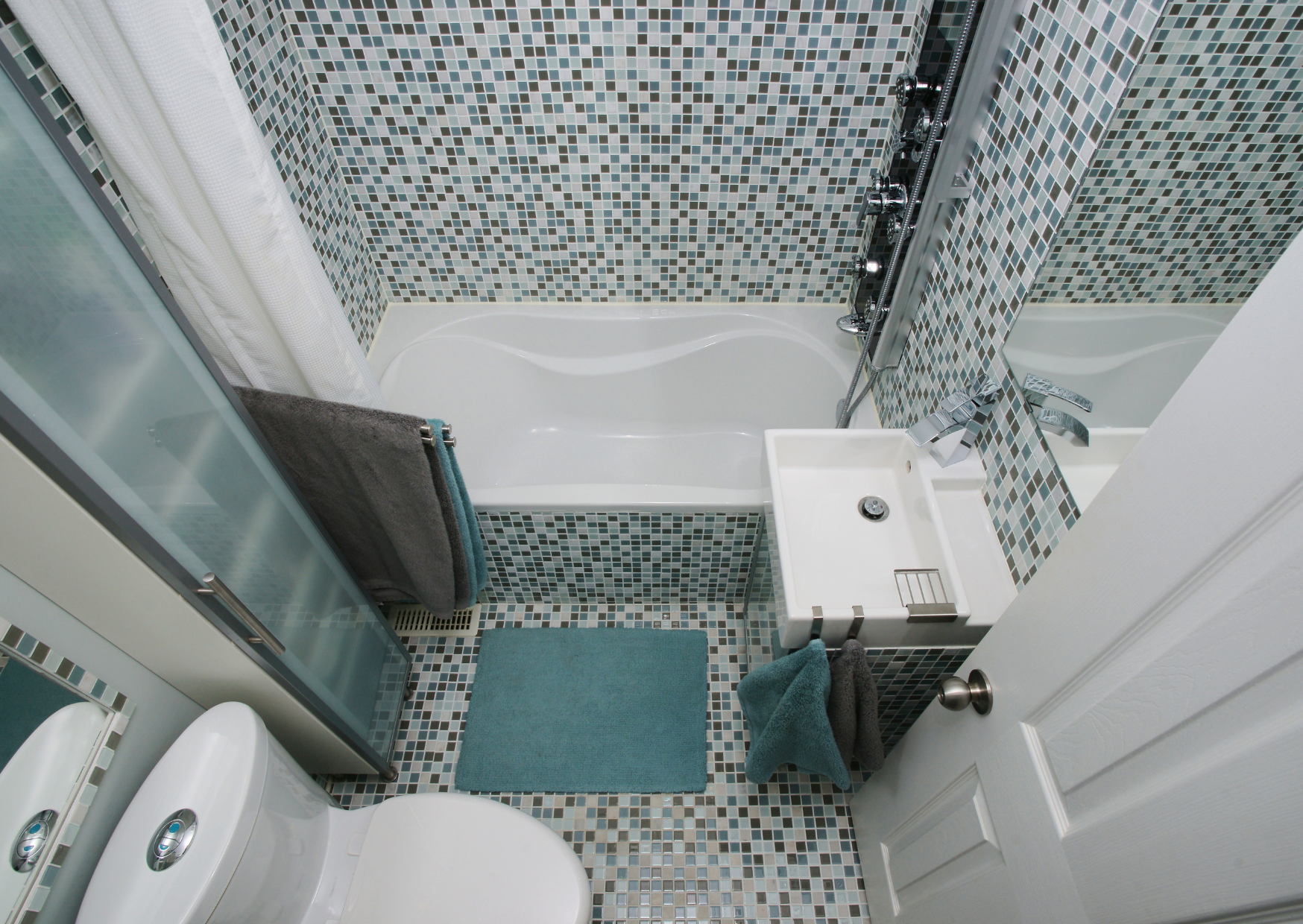 Why Spanish Bathrooms Have No Shower Curtains and Floors Stay Dry 4 Spanish Bathrooms