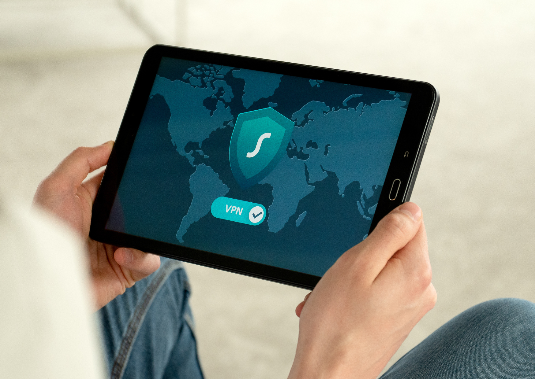 The Secret VPN Location That Unlocks Hidden European Flight Deals 4 VPN connecting to internet 3