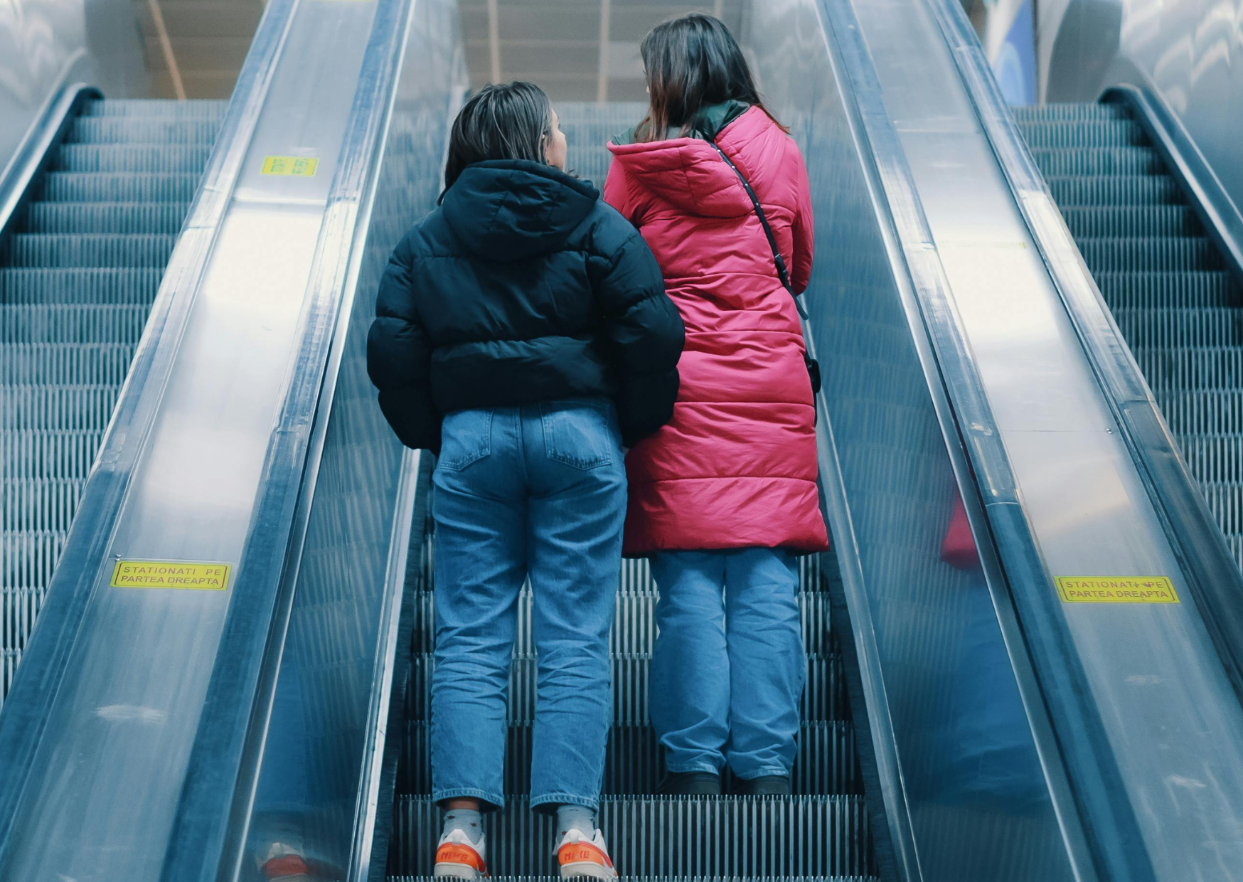 Why Standing on the Left Side of Escalators Gets Americans Shoved in London 2 elevator 5