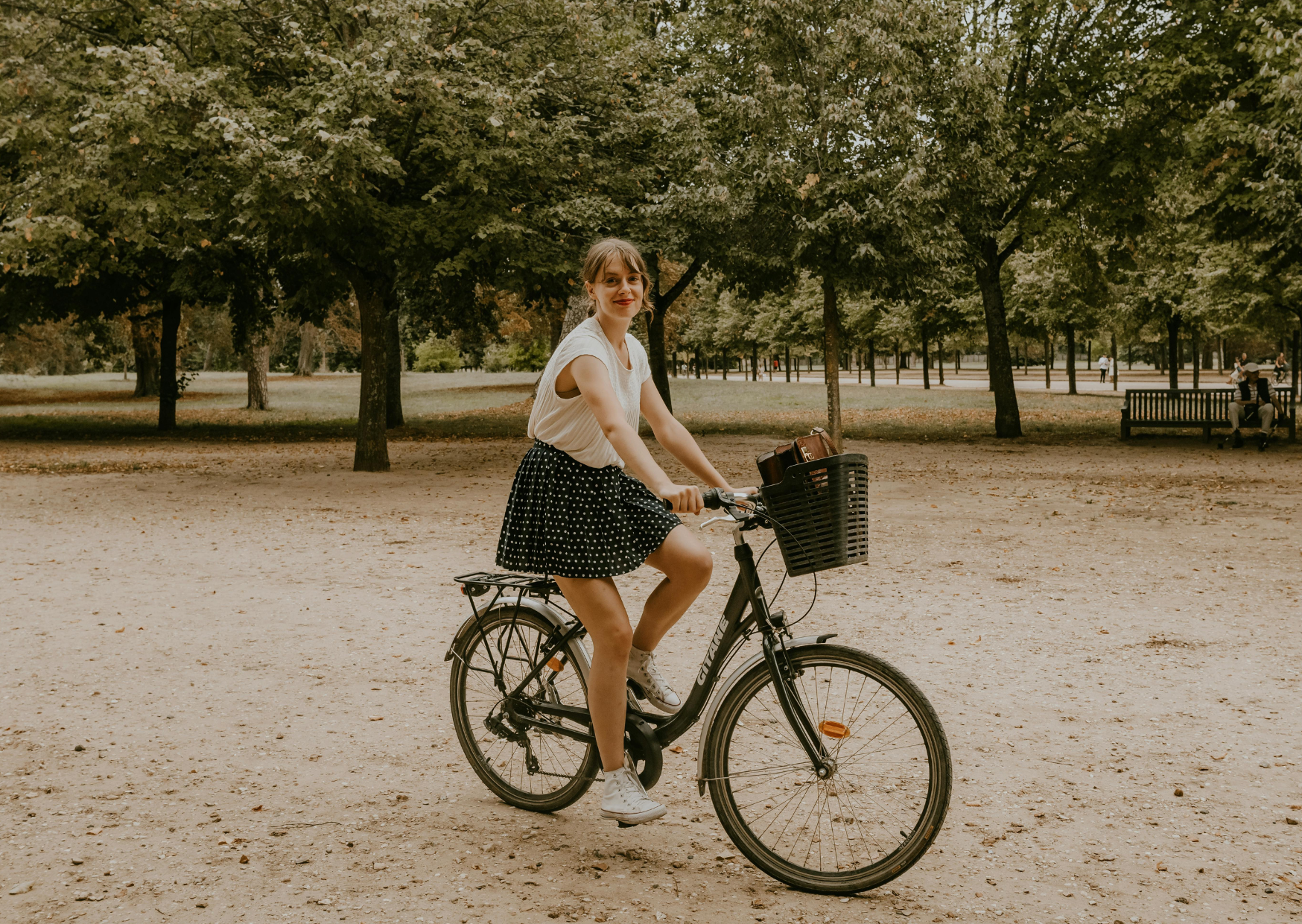 Stop Buying More Clothes: How Parisian Women Look Better With 10 Items Than Americans Do With 100 3 parisian 2