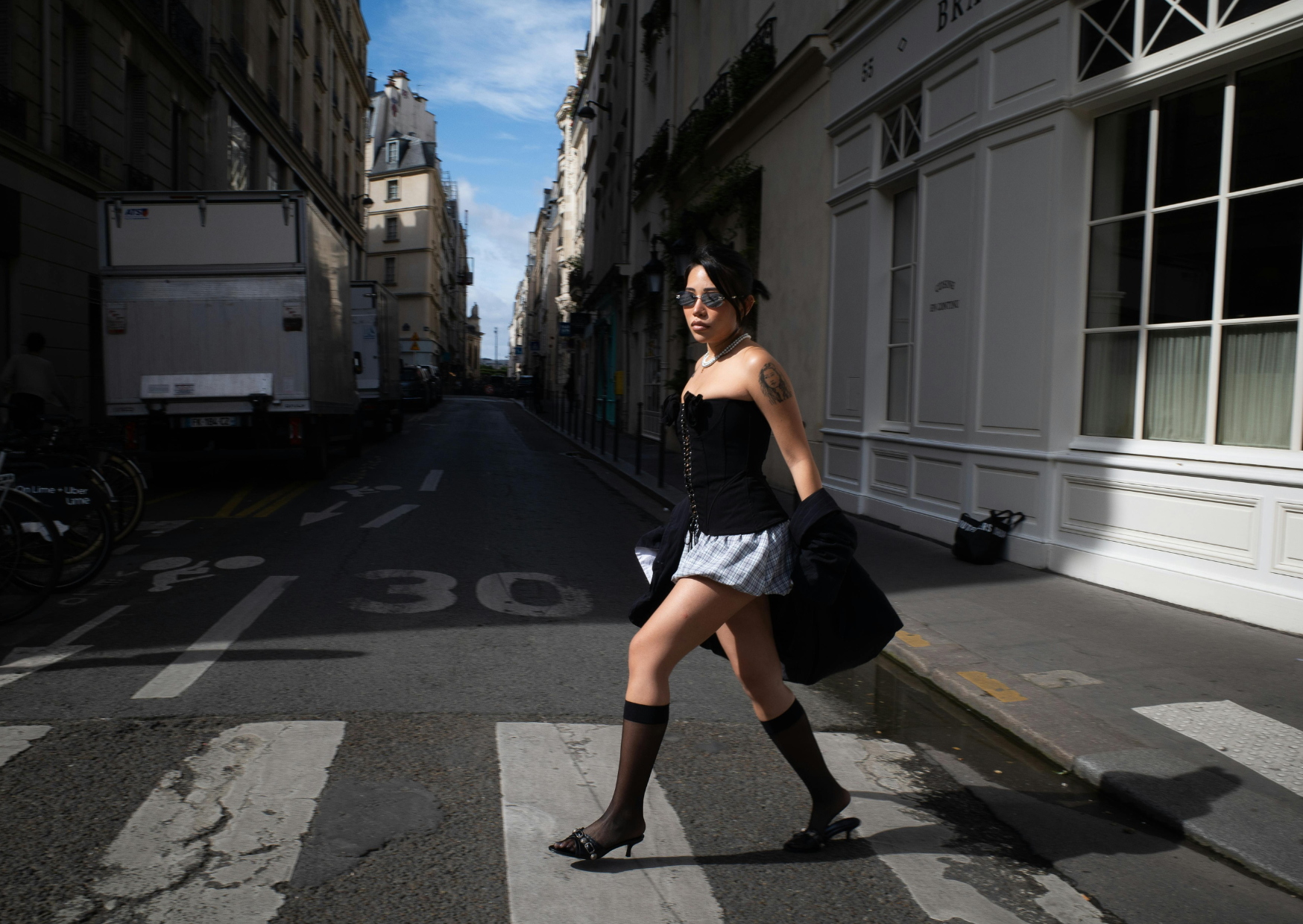 Stop Buying More Clothes: How Parisian Women Look Better With 10 Items Than Americans Do With 100 7 parisian 6