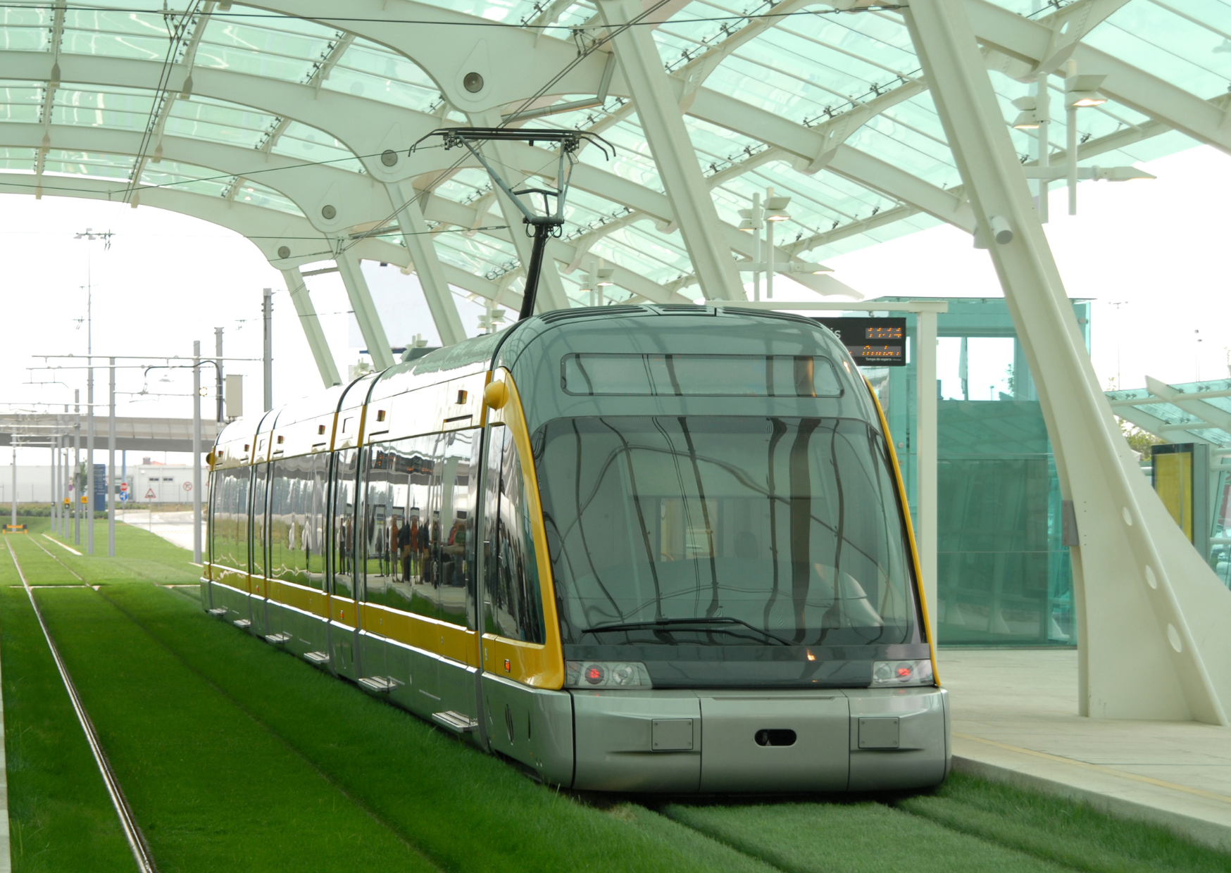 The Porto Metro Zone Locals Use To Include The Airport Without Overpaying 2 porto metro zone 4