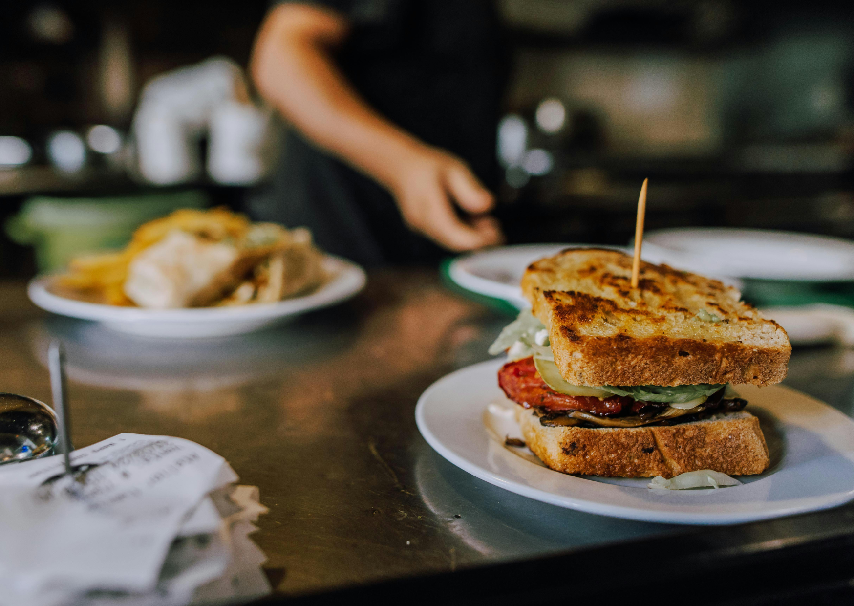 Why 2 P.M. Restaurant Arrival in Spain Means You’re Eating Food That Was Built to Rest, Not Ruined and Reheated 5 restaurant arrival in Spain 3
