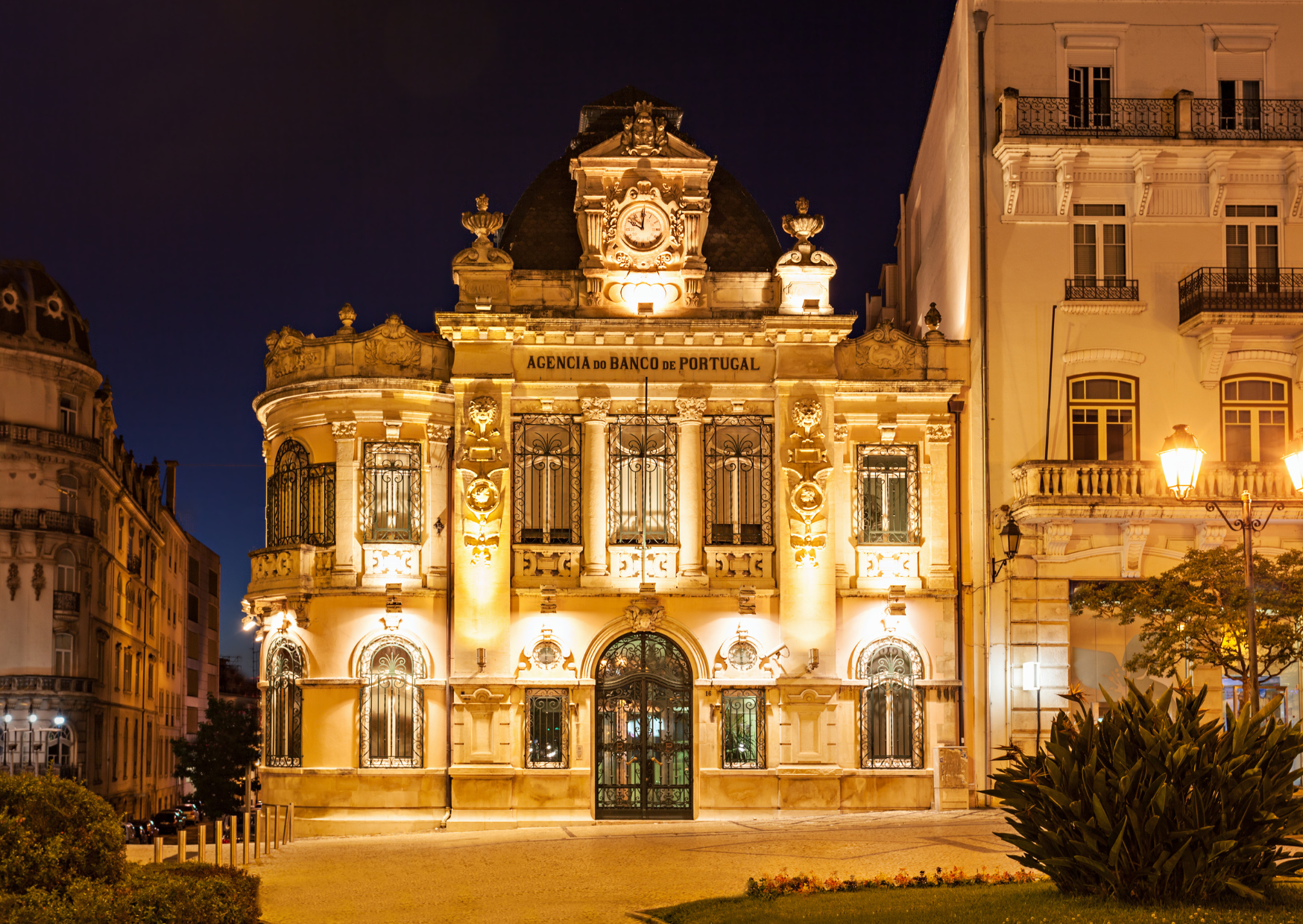 Why Portuguese Banks Are Desperately Recruiting American Customers Now 1 Portuguese banks