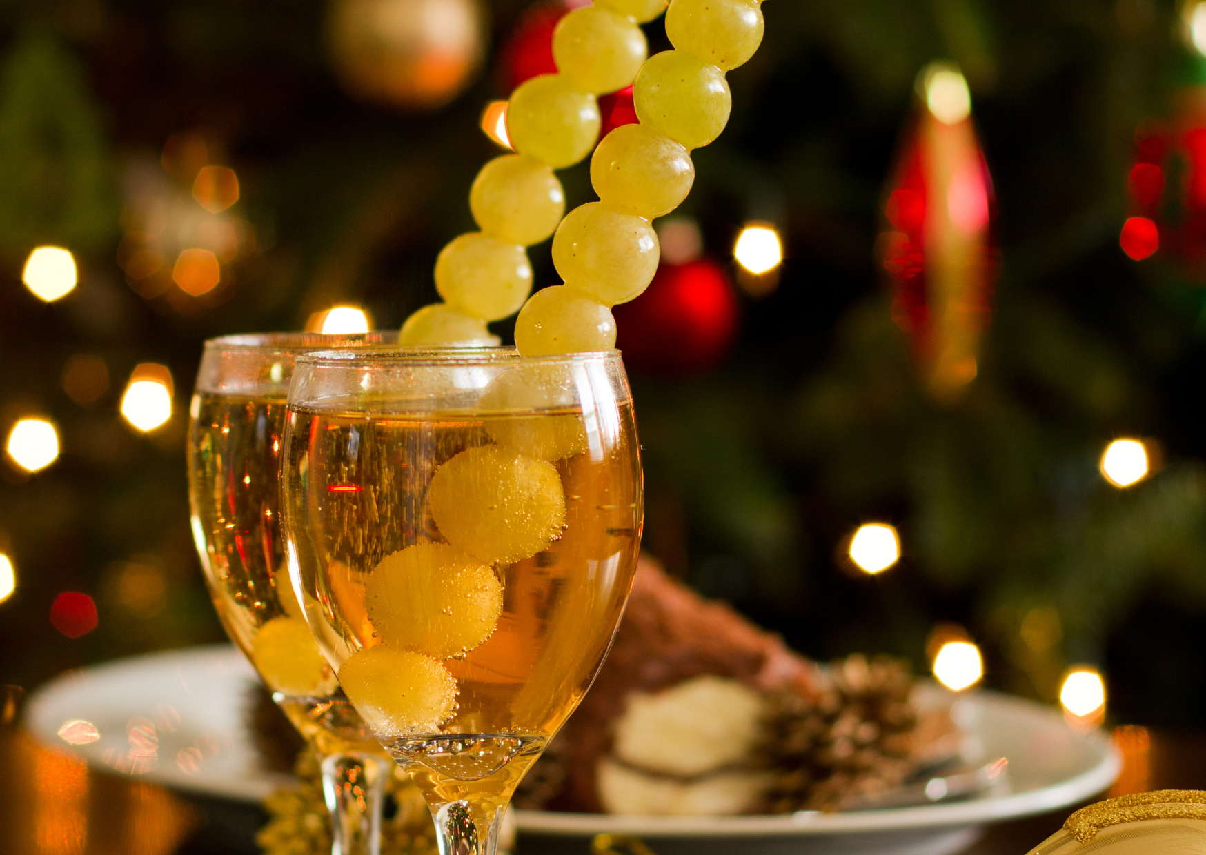 The Spanish 12 Grapes Tradition for Midnight Plus the Lentil Dish That Supposedly Brings Wealth (Recipe Inside) 2 New Years Eve 3