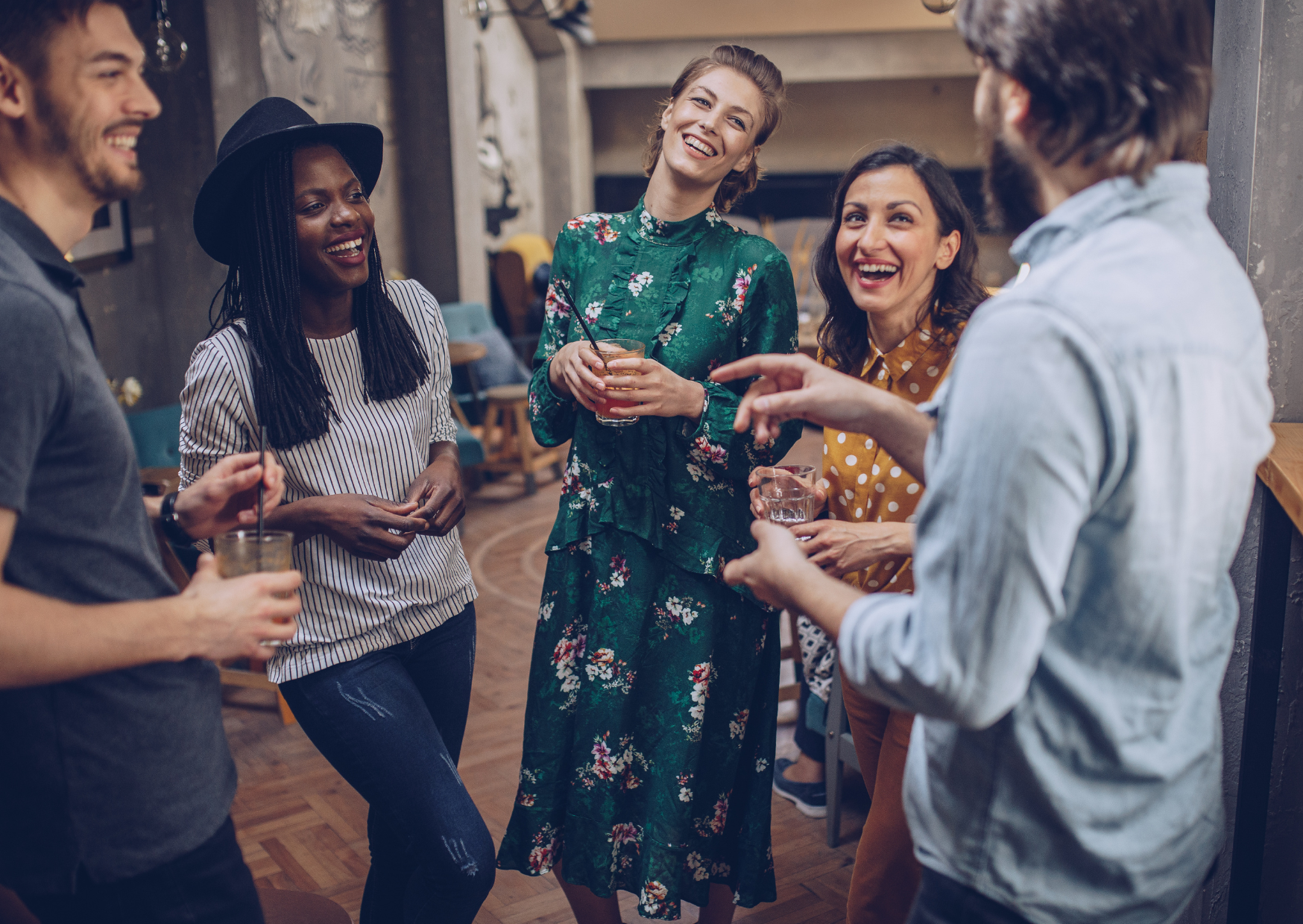 The Dinner Conversation Topics Europeans Find Deeply Offensive That Americans Bring Up Constantly 9 Portuguese people talking 3