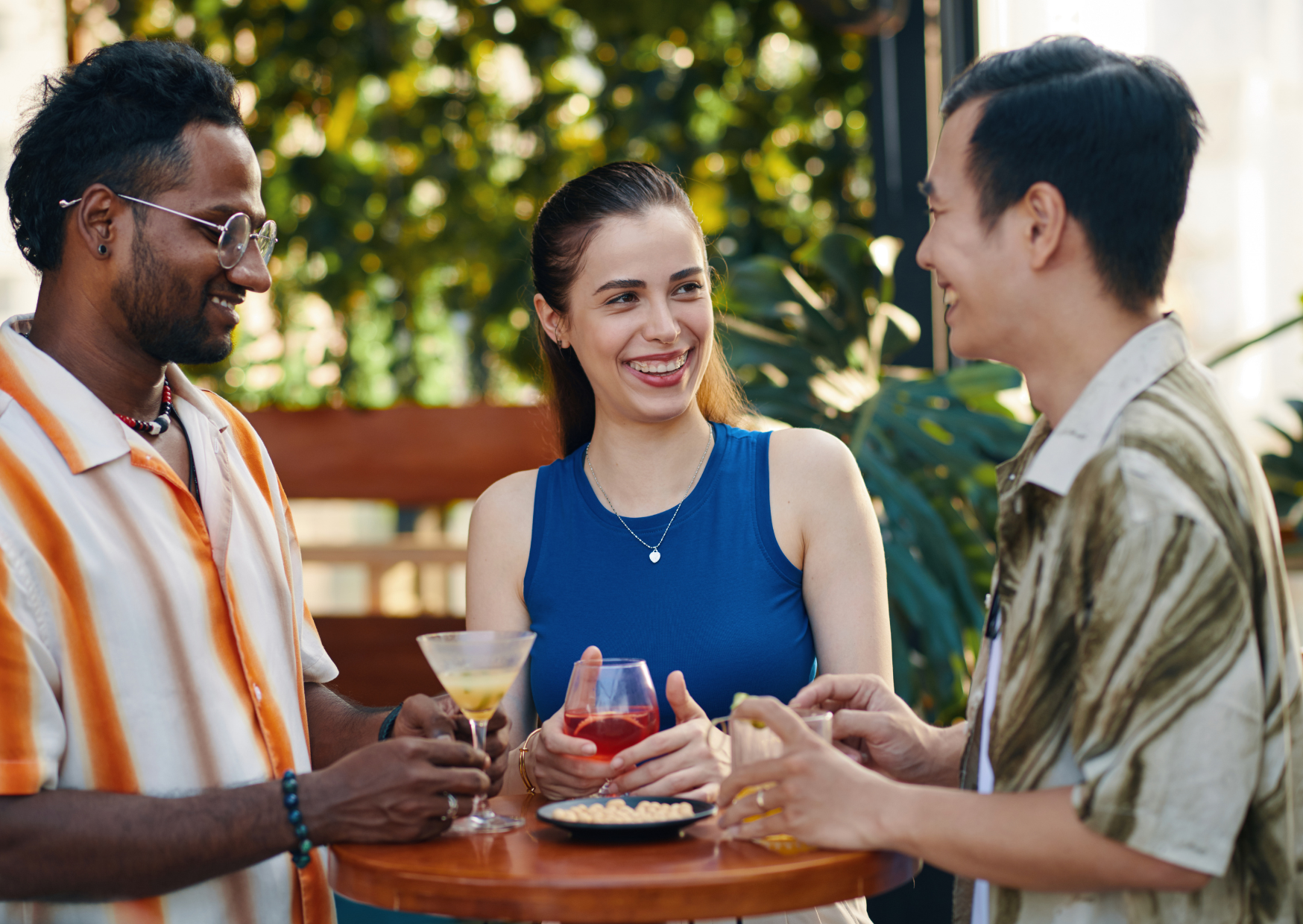 The Dinner Conversation Topics Europeans Find Deeply Offensive That Americans Bring Up Constantly 8 Portuguese people talking