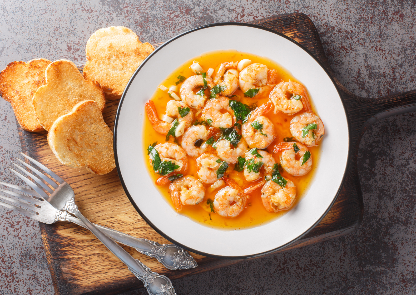 9 Spanish Tapas That Make American Appetizers Look Like a Calorie Trap 4 Tapas Gambas al Ajillo