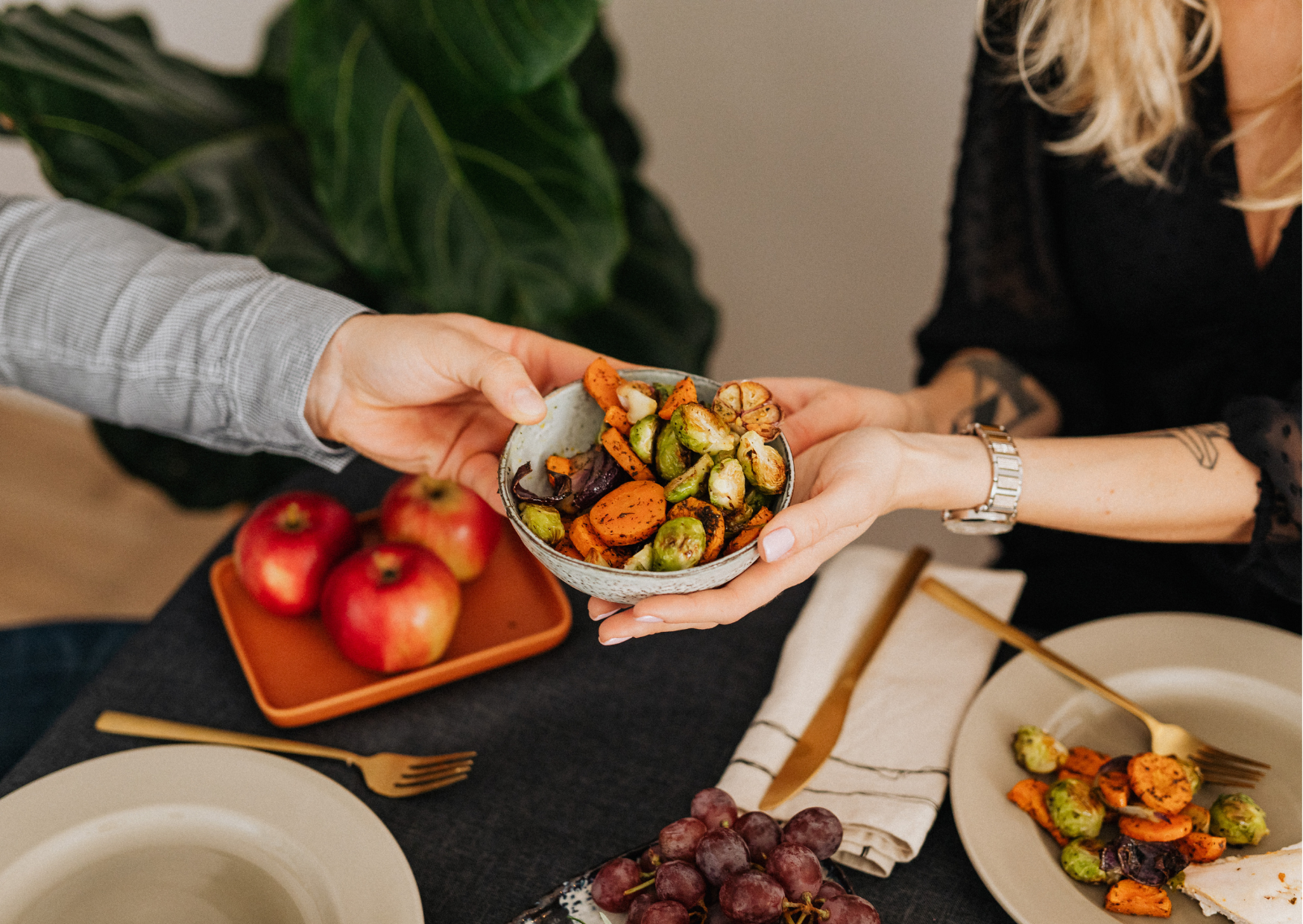 The Spanish Dinner Habit Americans Think Is Unhealthy: I Ate Dinner at 9 PM Like the Spanish for 30 Days And My Sleep Changed Completely 4 eating dinner