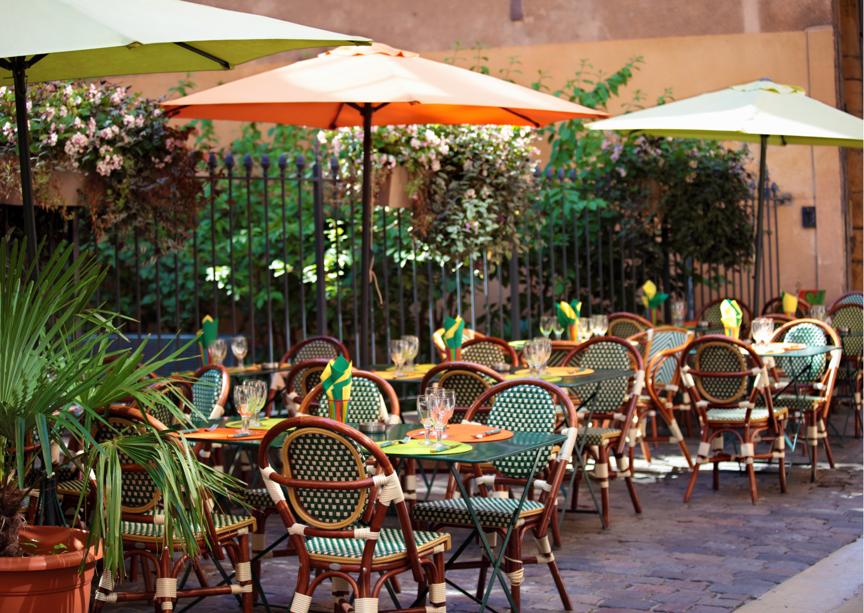 Why Midwesterners Have the Hardest Time in French Restaurants and The Politeness That Backfires 6 French Restaurant