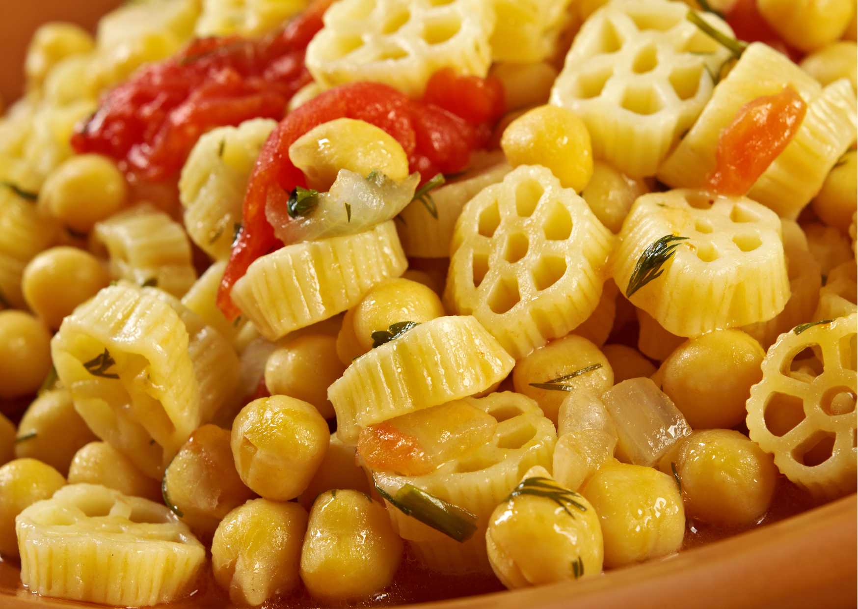 The Simple Tuesday Dinner Italians Make When Nobody Is Watching 2 Italian grandmother cooking pasta 1