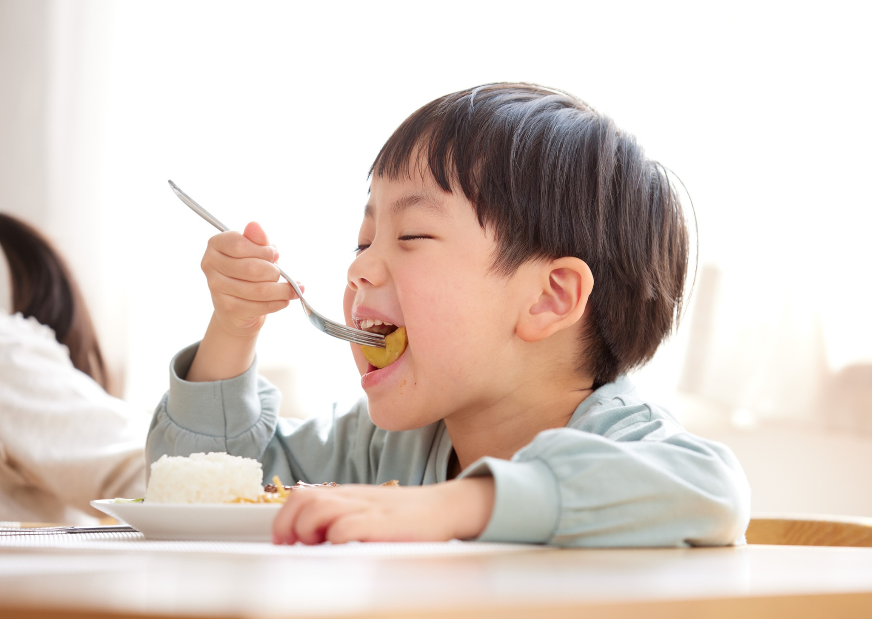 The Japanese Diet Proves Rice Isn’t the Real Problem Why Japanese People Stay Lean While Eating Rice at Almost Every Meal 6 Japanese people eating rice