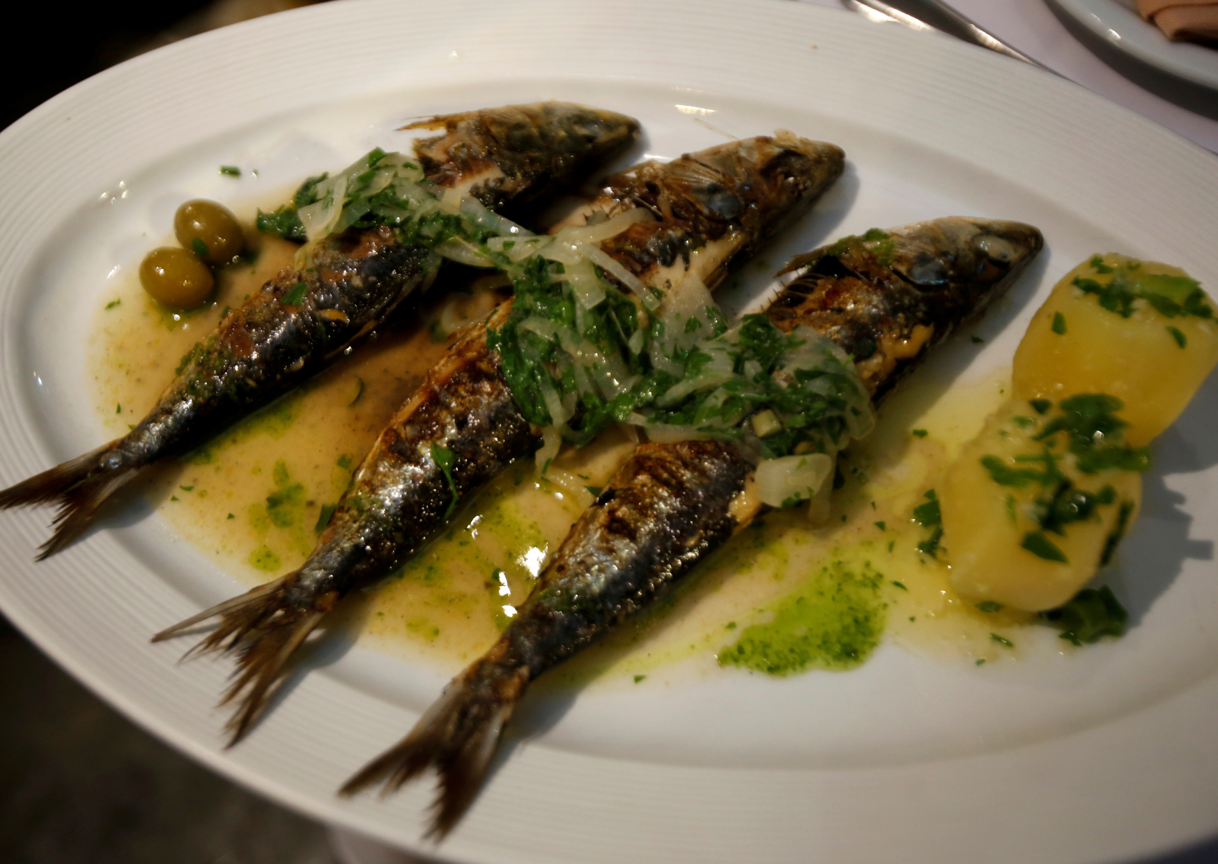 How Portuguese Cooks Make Perfect Fish in Just 8 Minutes 3 Portuguese pan seared fish 4