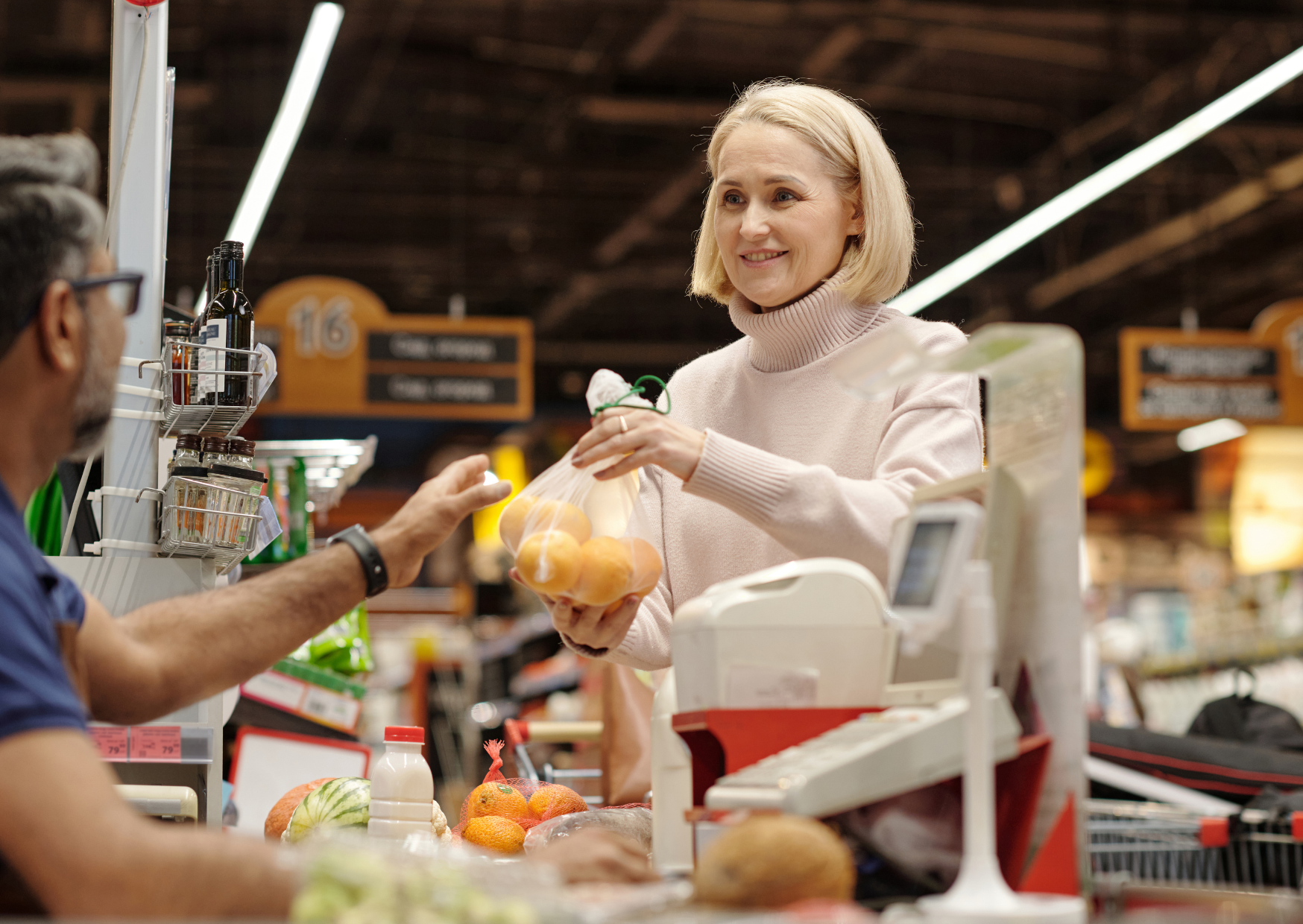Americans Do This at Checkout Without Thinking That Europeans Find It Rude 2 checkout 5