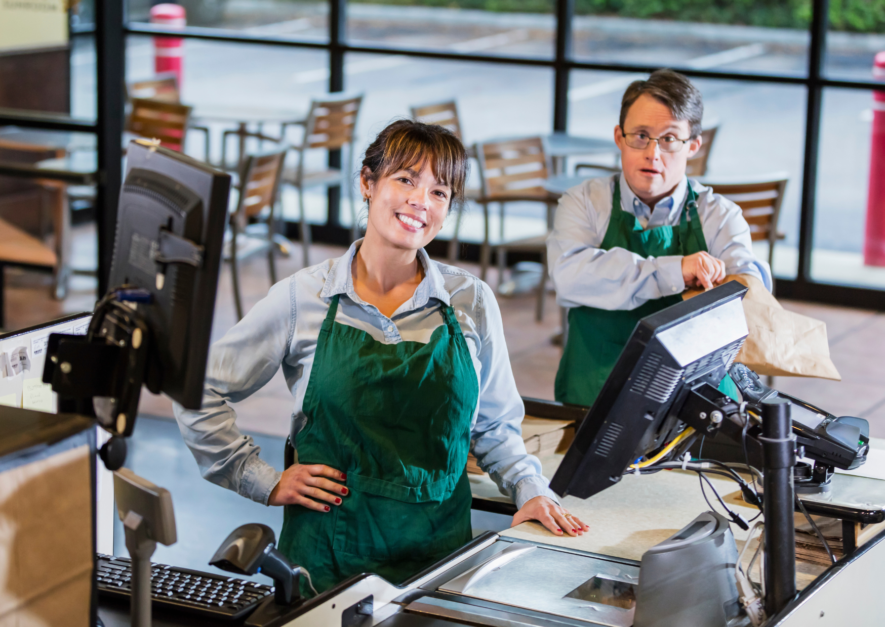 Americans Do This at Checkout Without Thinking That Europeans Find It Rude 1 checkout