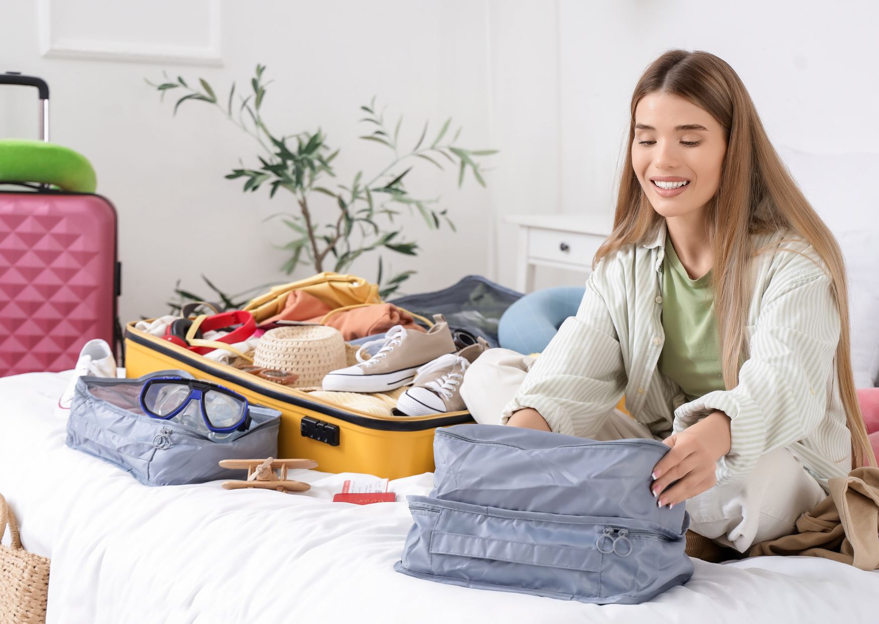 The Carry-On Packing Method Flight Attendants Use: Fits Twice As Much 4 flight attendants packing 1