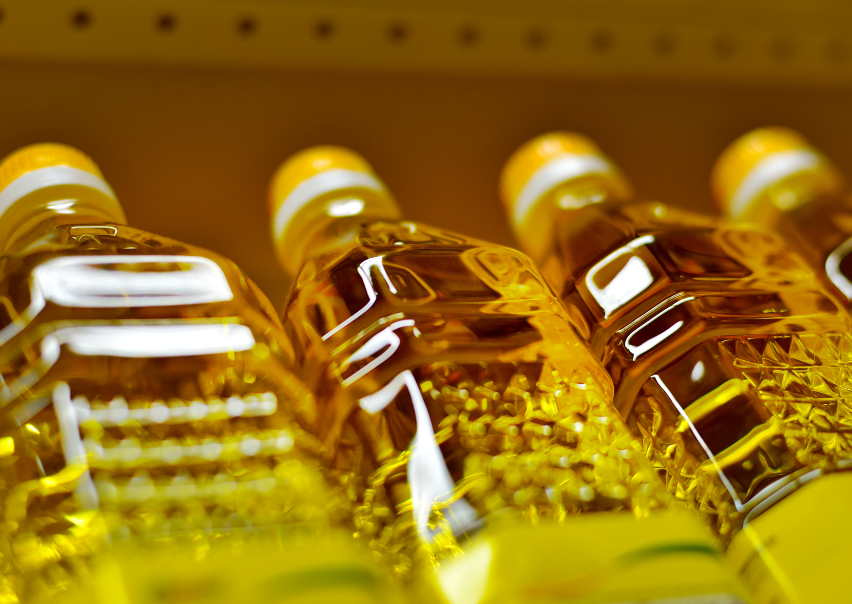 The Vegetable Oil Americans Cook With Every Day That Hasn't Been Sold in France Since 2011 4 vegetable oil 2