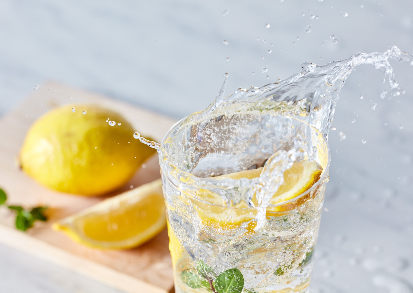 The Italian Morning Habit That Completely Reframed My Acid Reflux Routine: I Drank Lemon Water the Italian Way for 60 Days Then Closed the Antacid Bottle 3 Italian lemon water 6