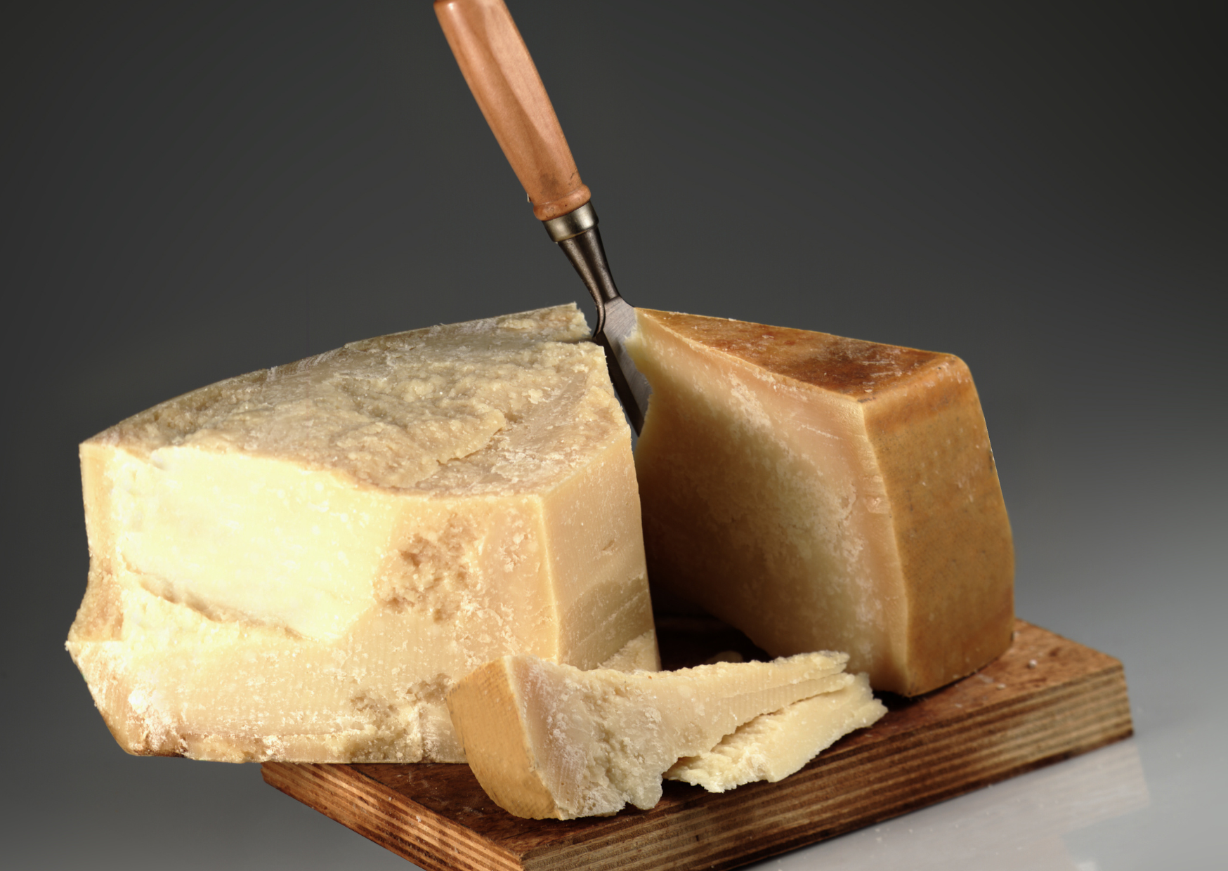 American Cheese Has 14 Ingredients: Real Parmigiano Has One And The Difference In Your Body 2 cheese 3