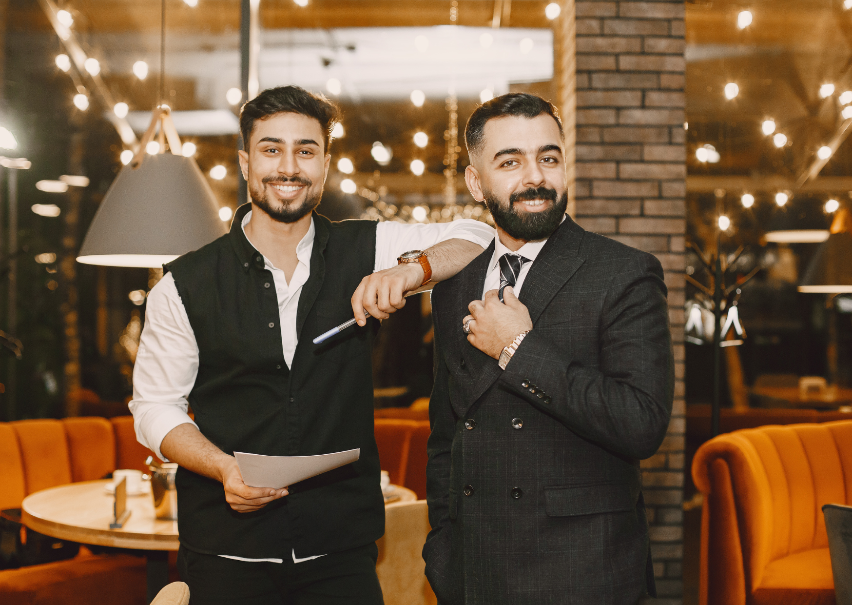 The Hand Gesture In Barcelona That Gets American Tourists Ignored For An Hour: Americans Wave for Service. Barcelona Waiters May Pretend They Didn’t See It 3 finger snapped in restaurant