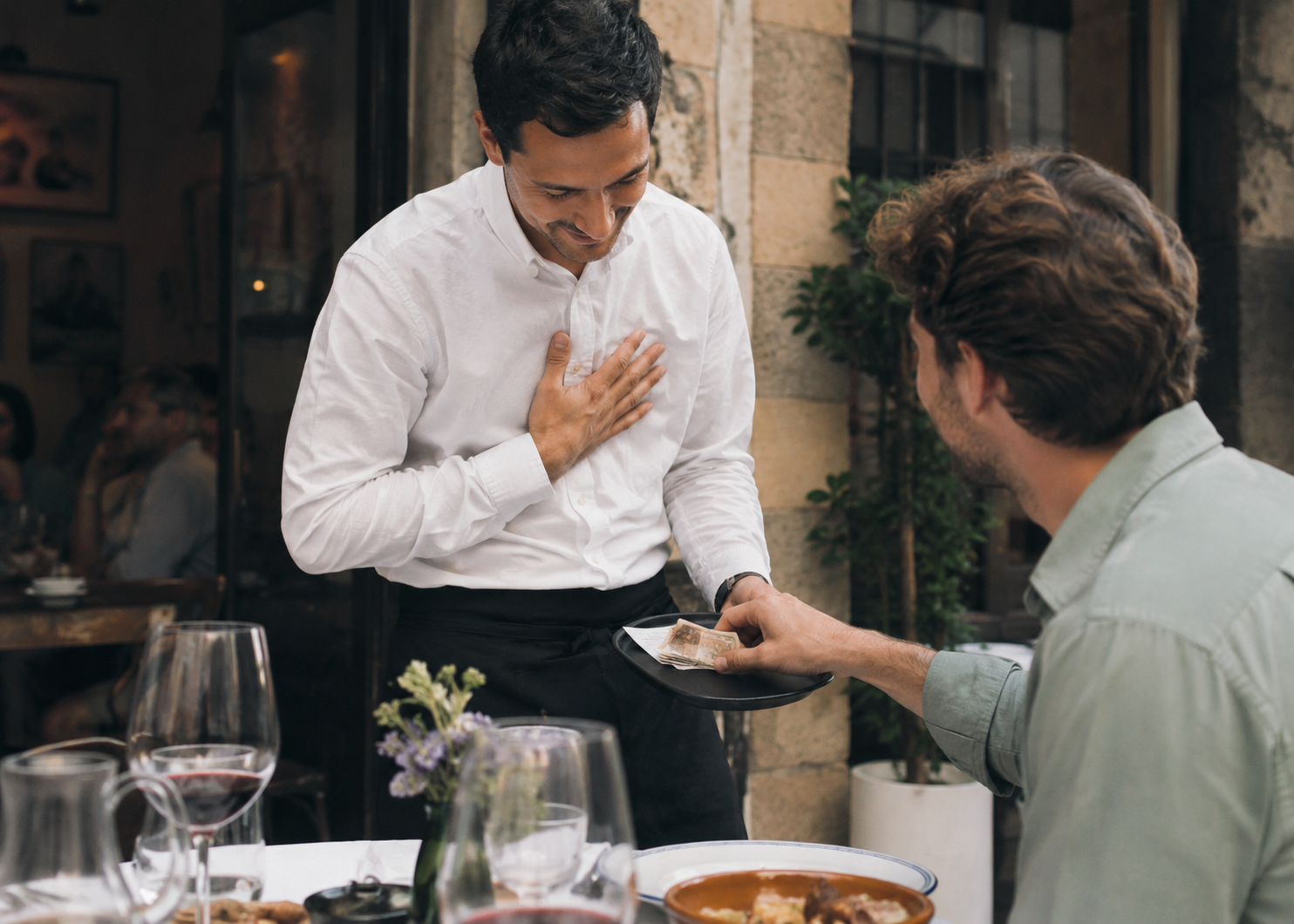 The 7 Restaurant Habits That Mark Americans As Tourists Across Southern Europe 4 restaurant habits 4