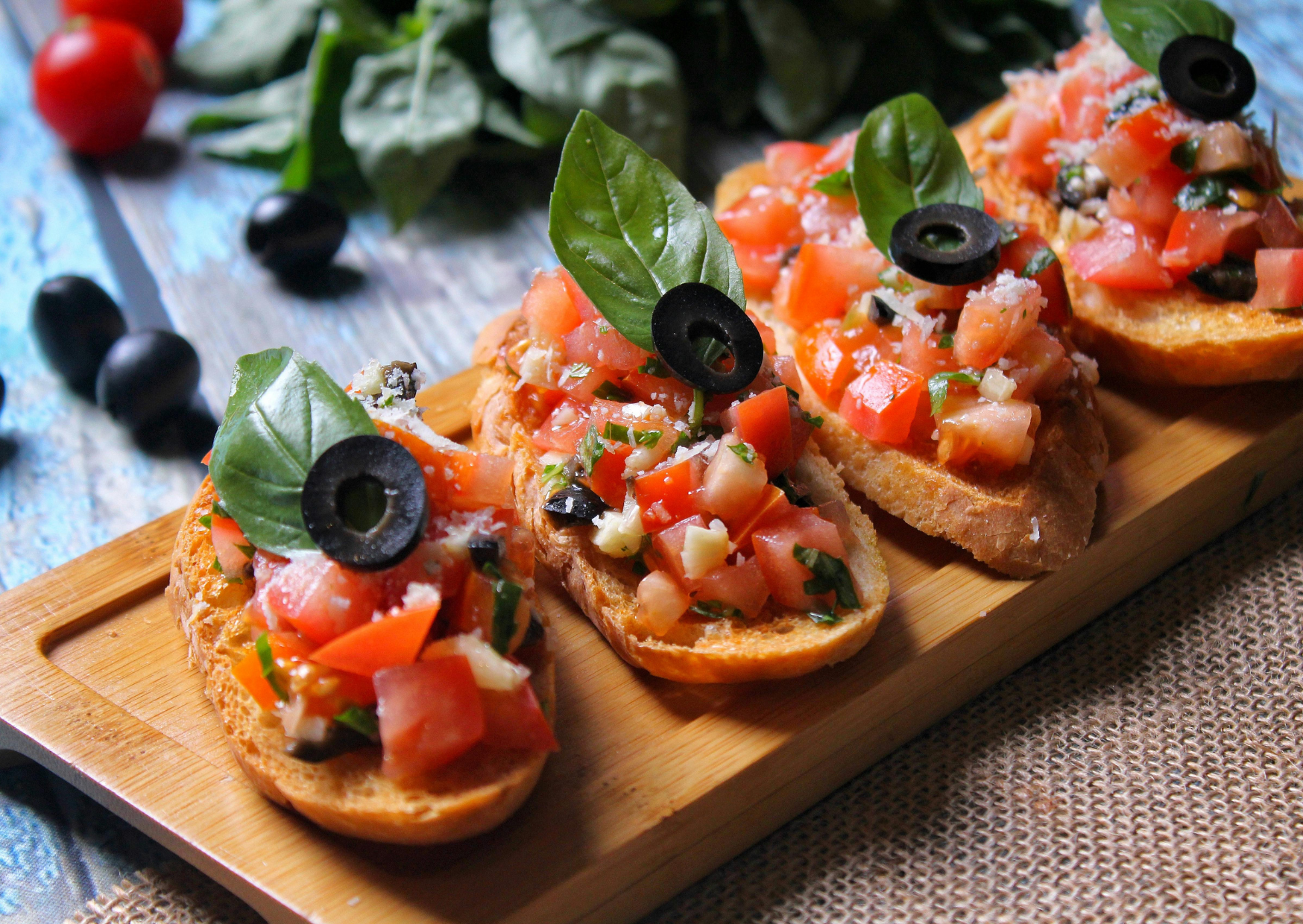 Garlic Bread Isn’t Really Italian: Here’s What Italians Make Instead 3 bruschetta 2