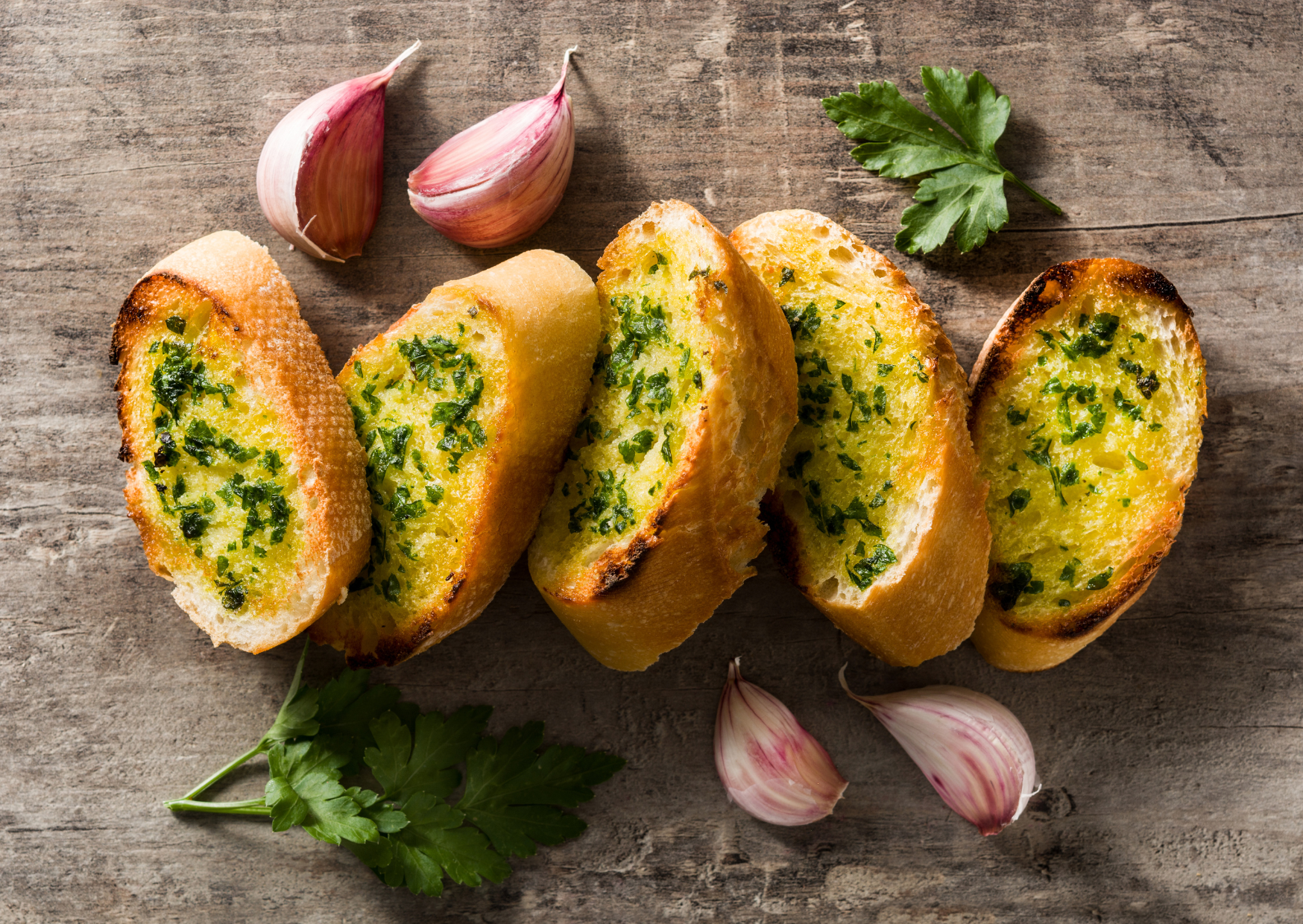Garlic Bread Isn’t Really Italian: Here’s What Italians Make Instead 2 garlic bread 2